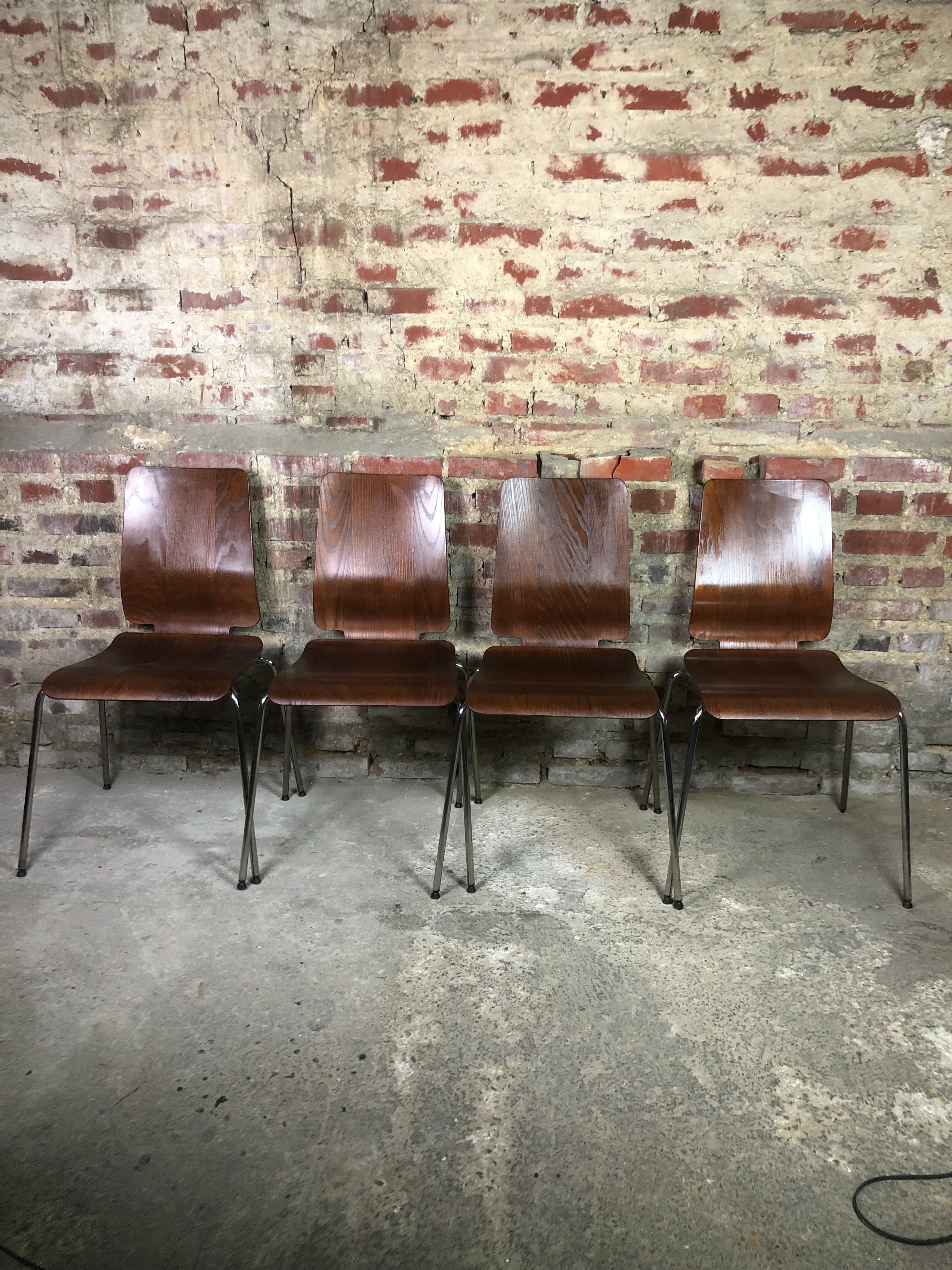 Vintage Scandinavian chairs in thermoformed wood 1970