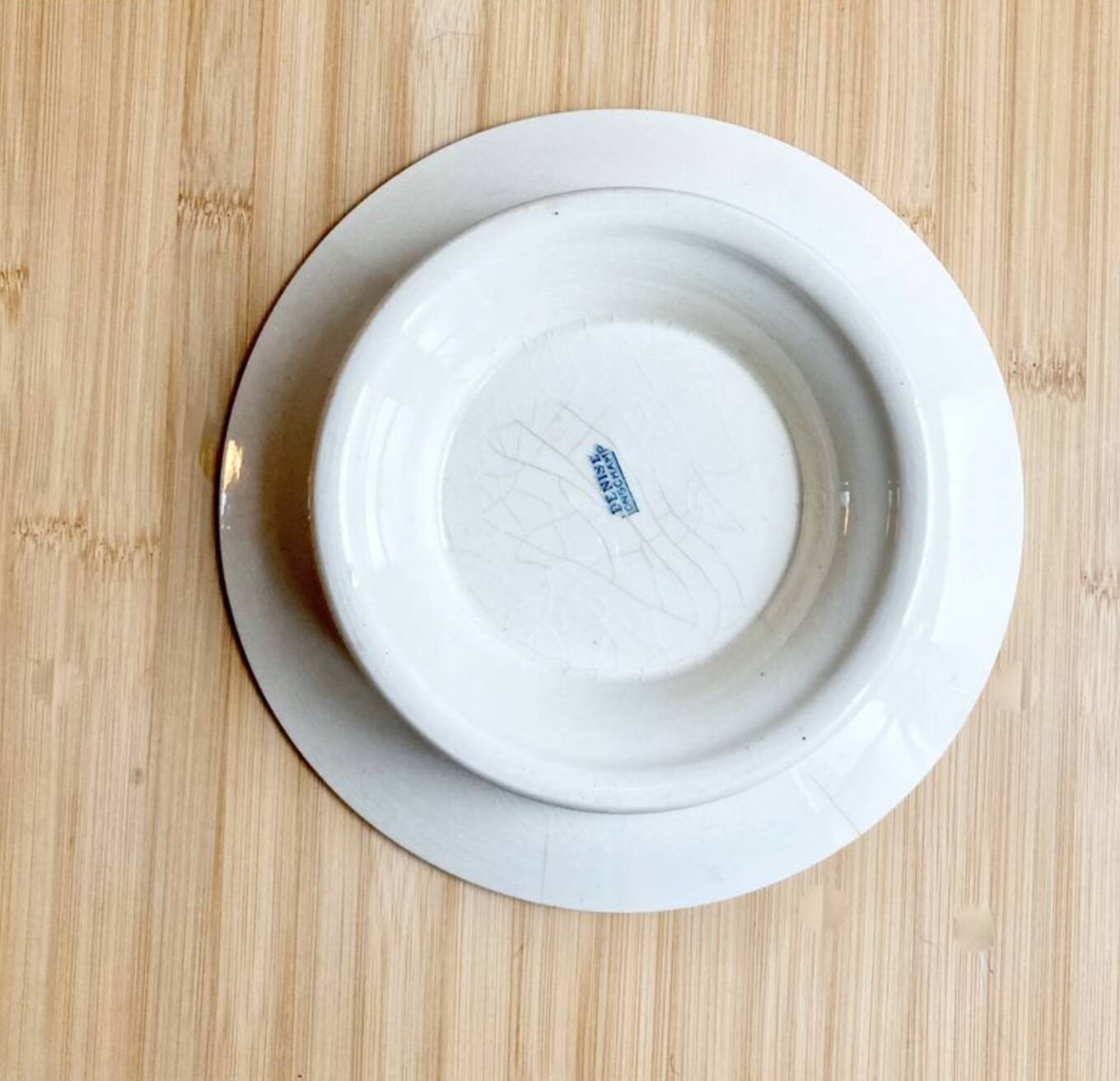 Footed plate / Longchamp / polychrome iron earth