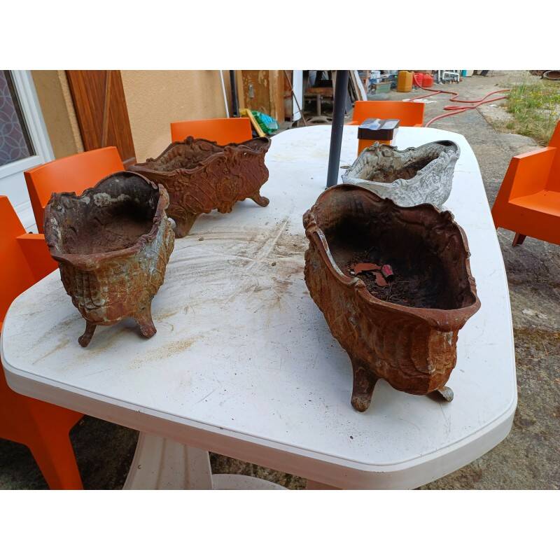 Set of 4 cast iron planters from 1900 from Charleville - Mézières, rockery style