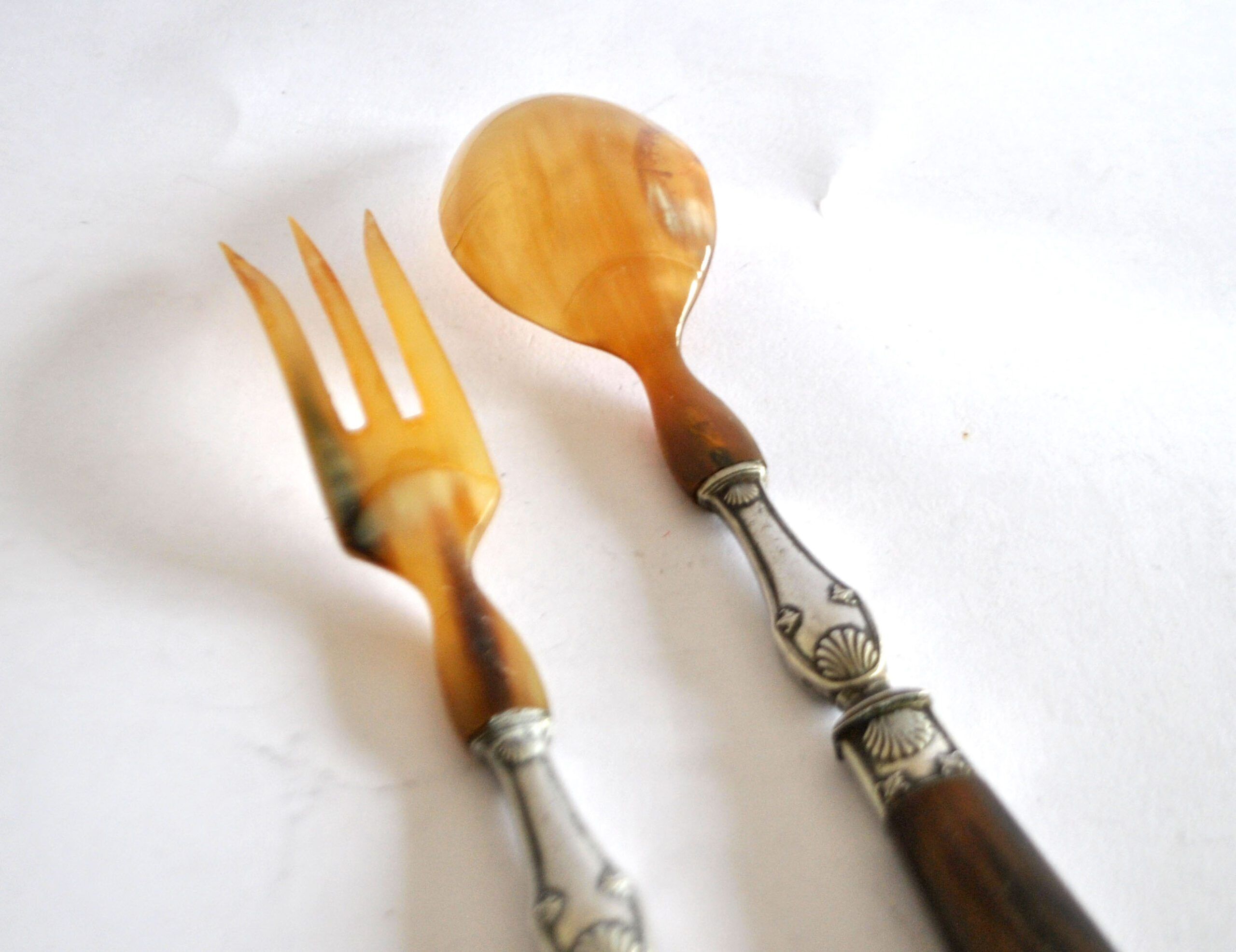 Antique horn salad cutlery – shell decoration 1900