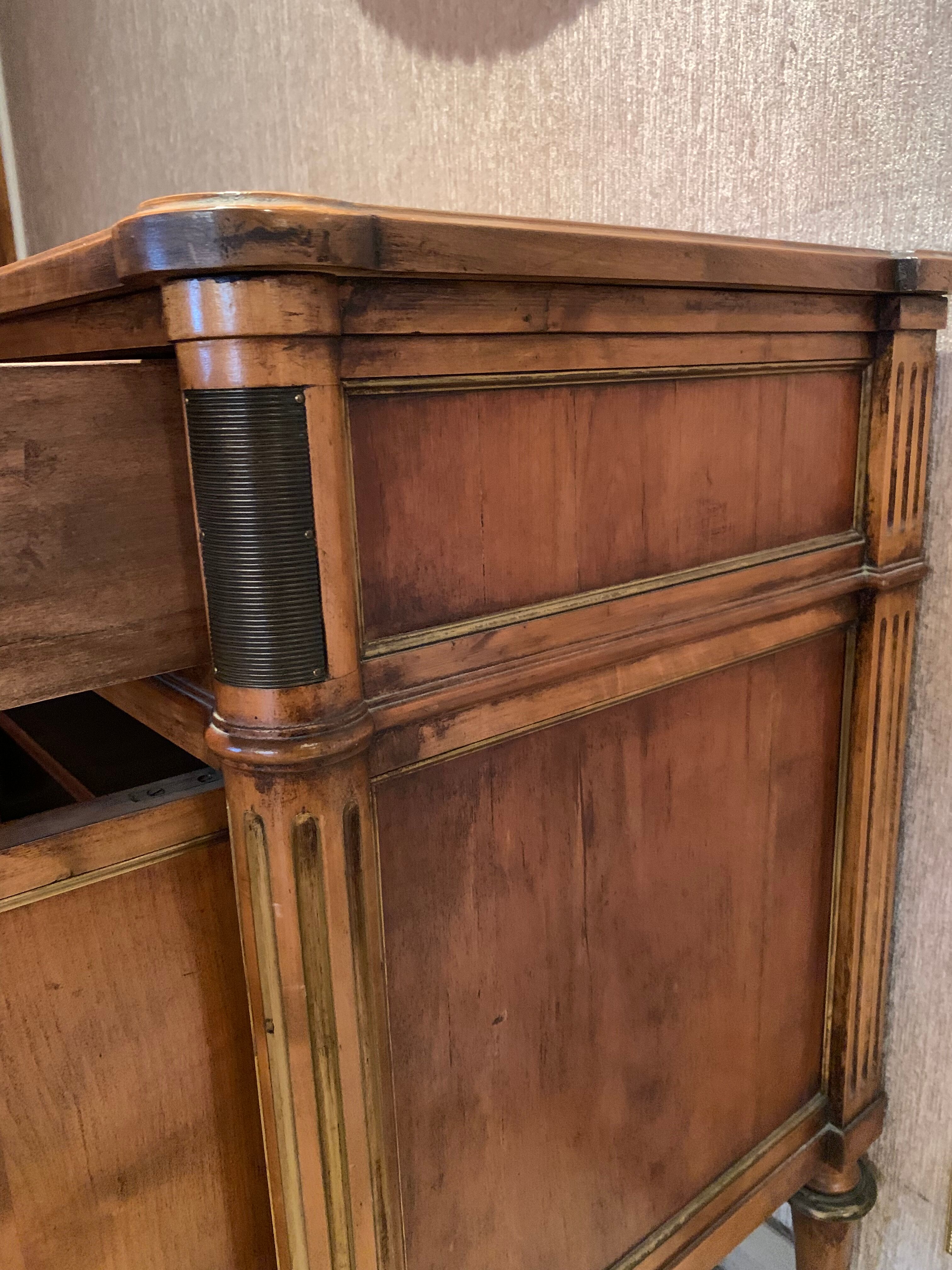 Commode de style Louis XVI