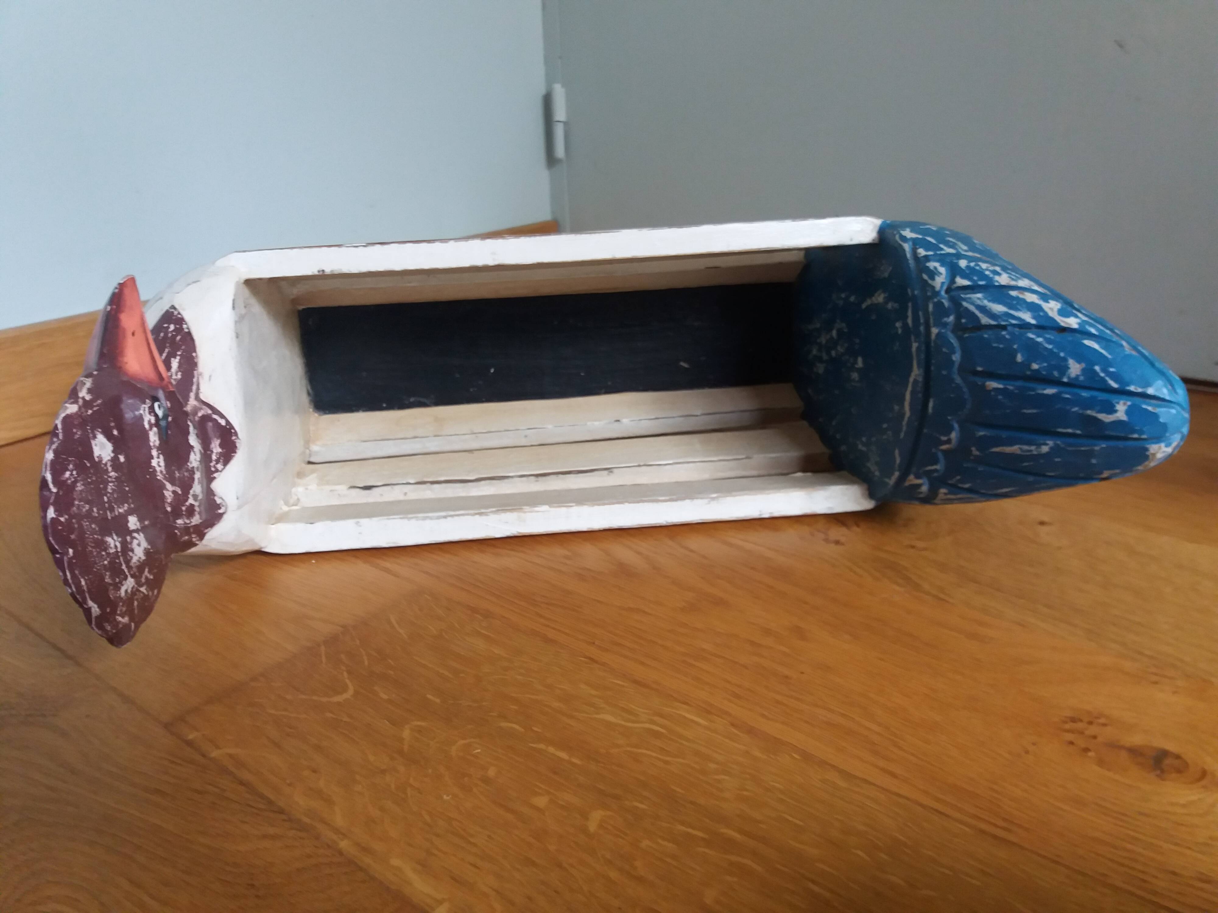 Holder of magazines hen rooster