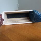 Holder of magazines hen rooster