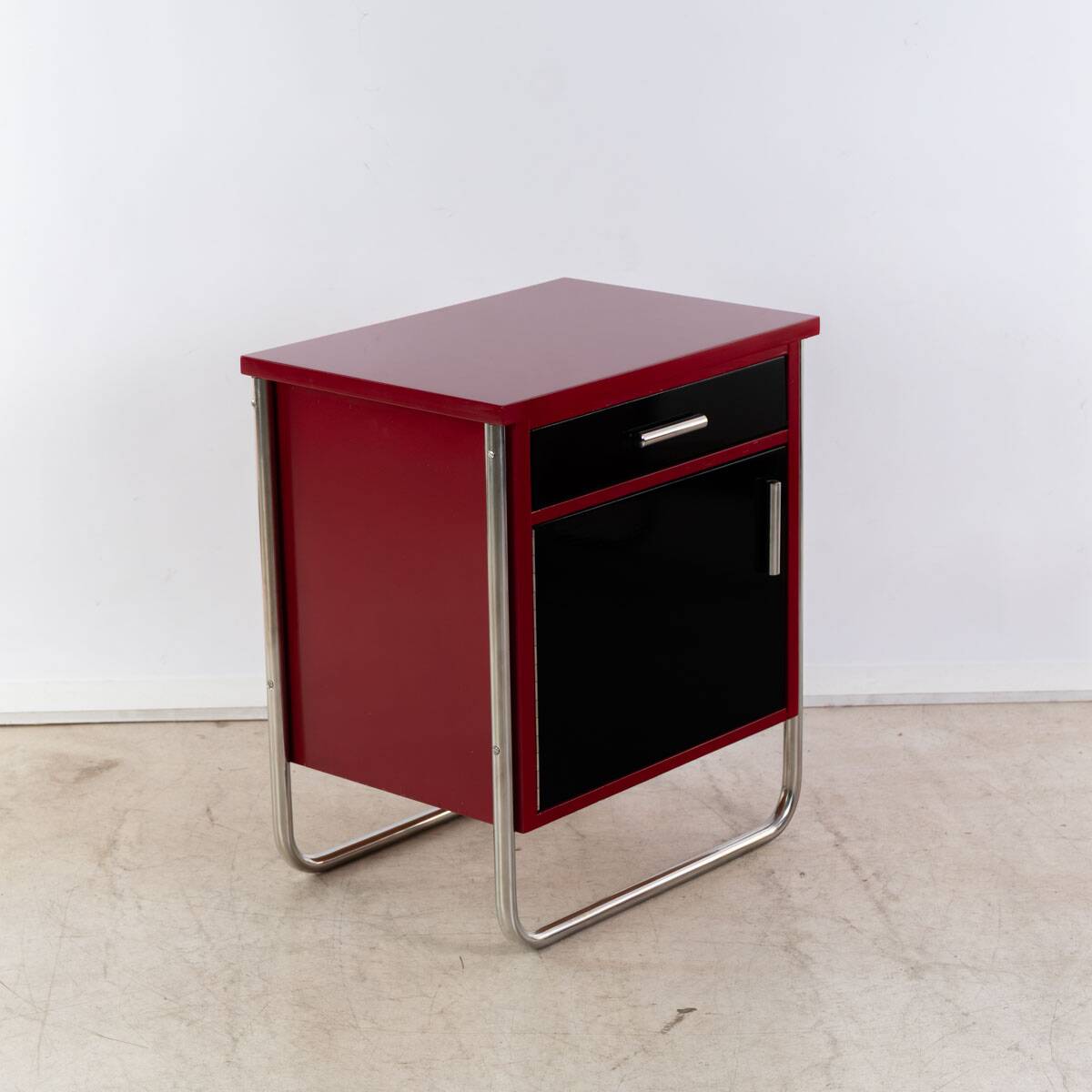 Paire de tables de chevet Bauhaus, années 1930
