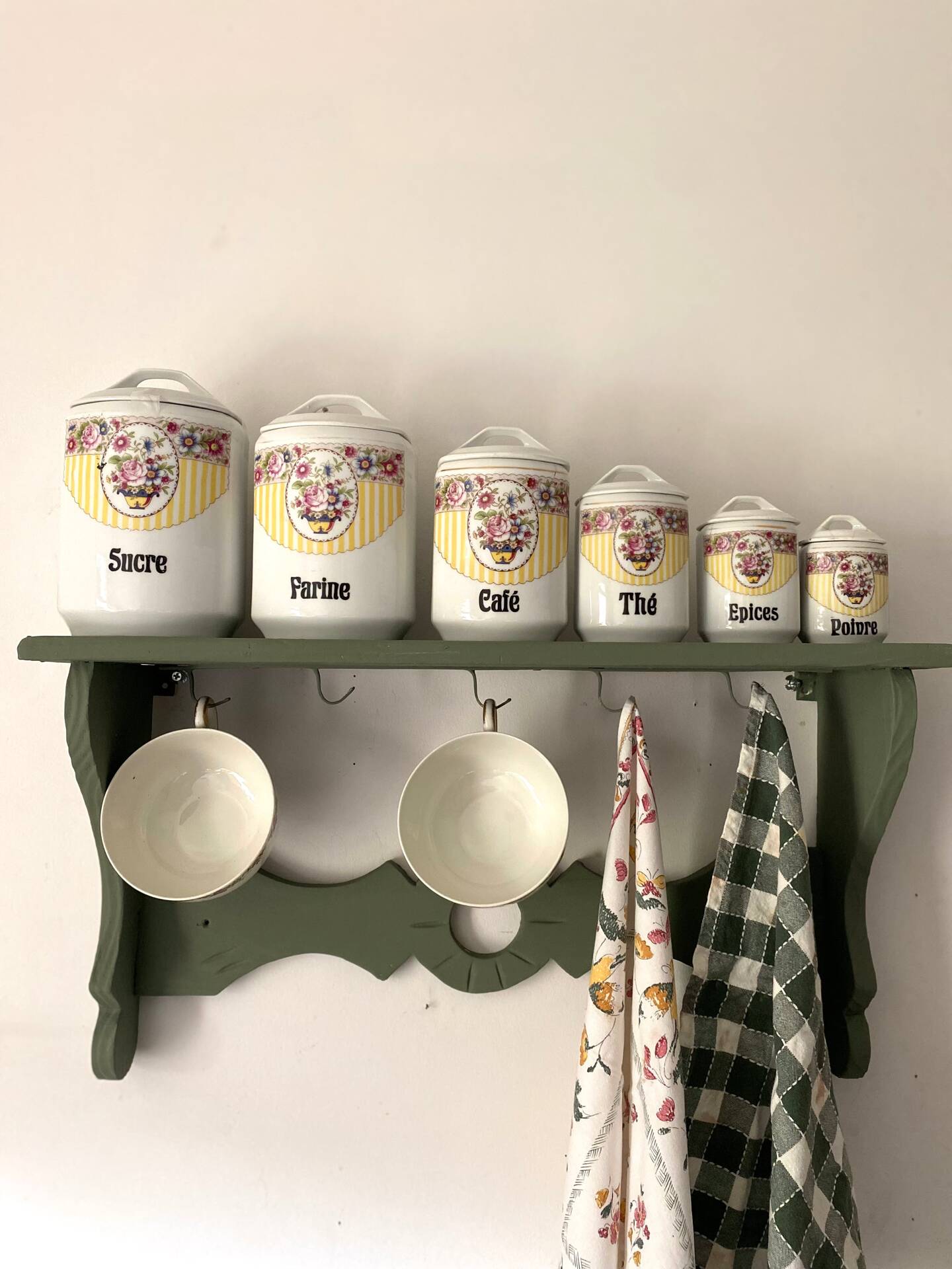 Vintage wall kitchen shelf