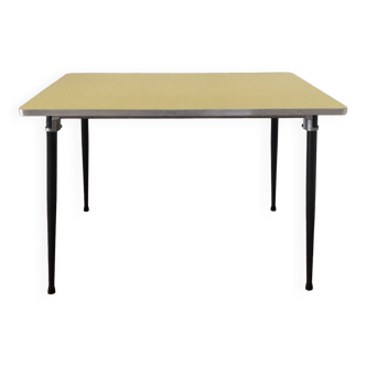 Mullca table