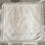 Une housse de coussin dentelle à la main