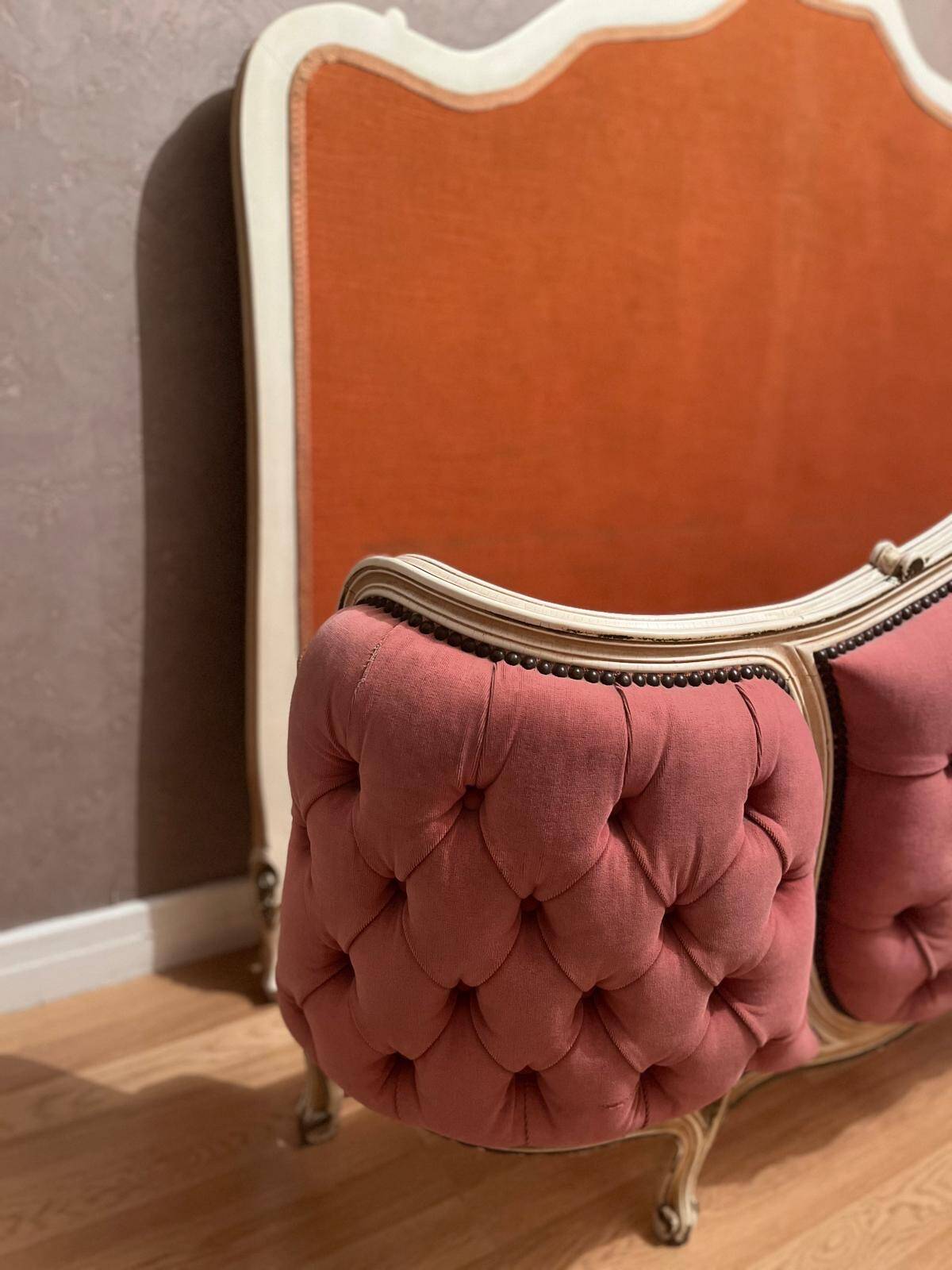 Upholstered bed in rosewood fabric