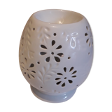 Lampe de table en porcelaine blanche ajourée de fleurs