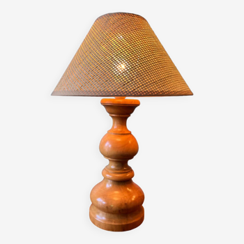 Table lamp in turned solid wood