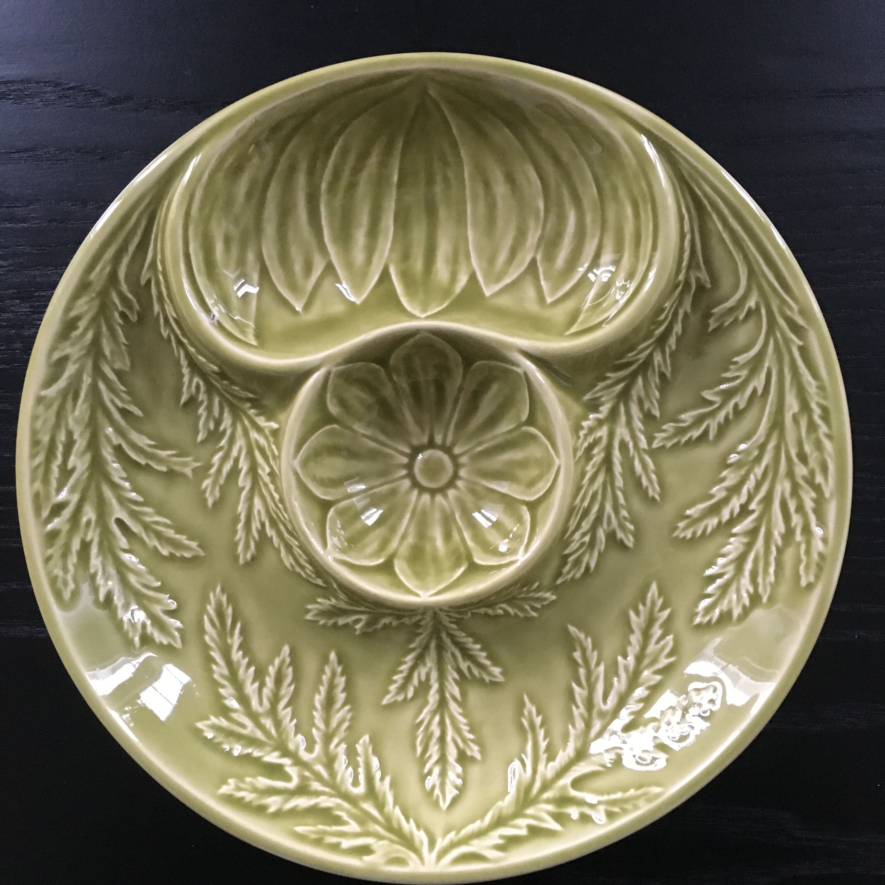 Appetizer serving dish for barbotine