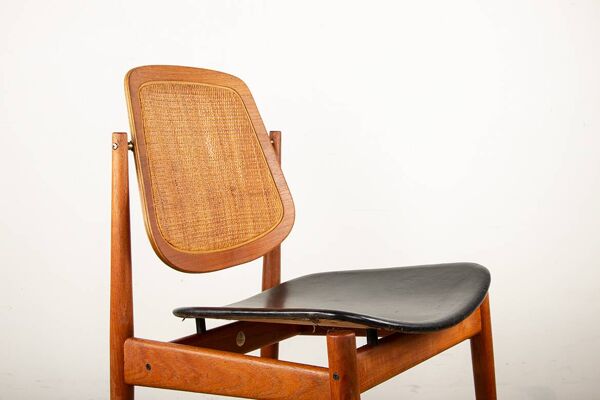 6 chaises Danoises en Teck, Cannage et Cuir, modèle FD 187 par Arne Vodder
