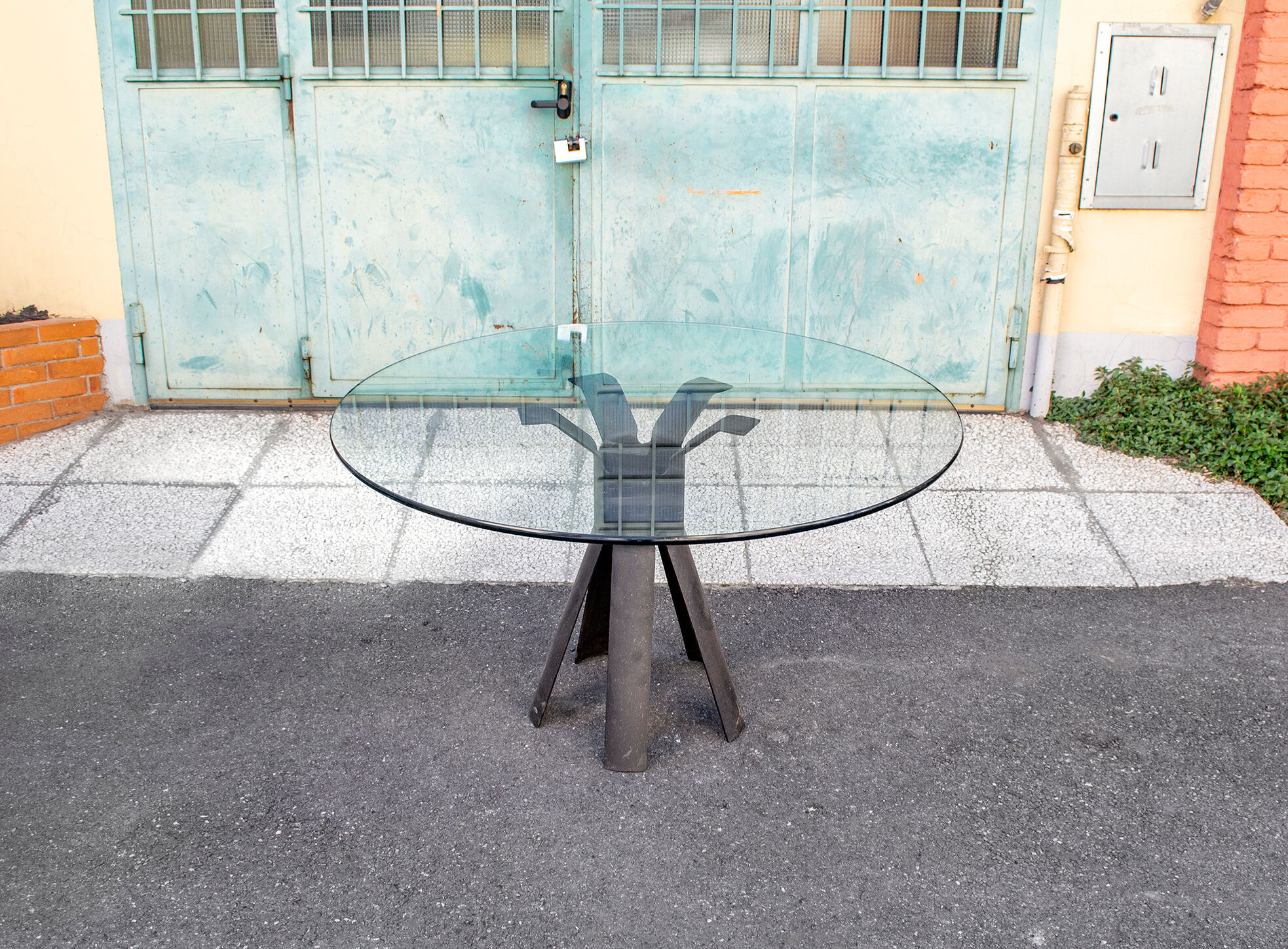 Dining table by Angelo Mangiarotti, published by Longobardo P&V, 1974