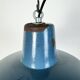 Lampe à suspension industrielle en émail bleu, années 1960