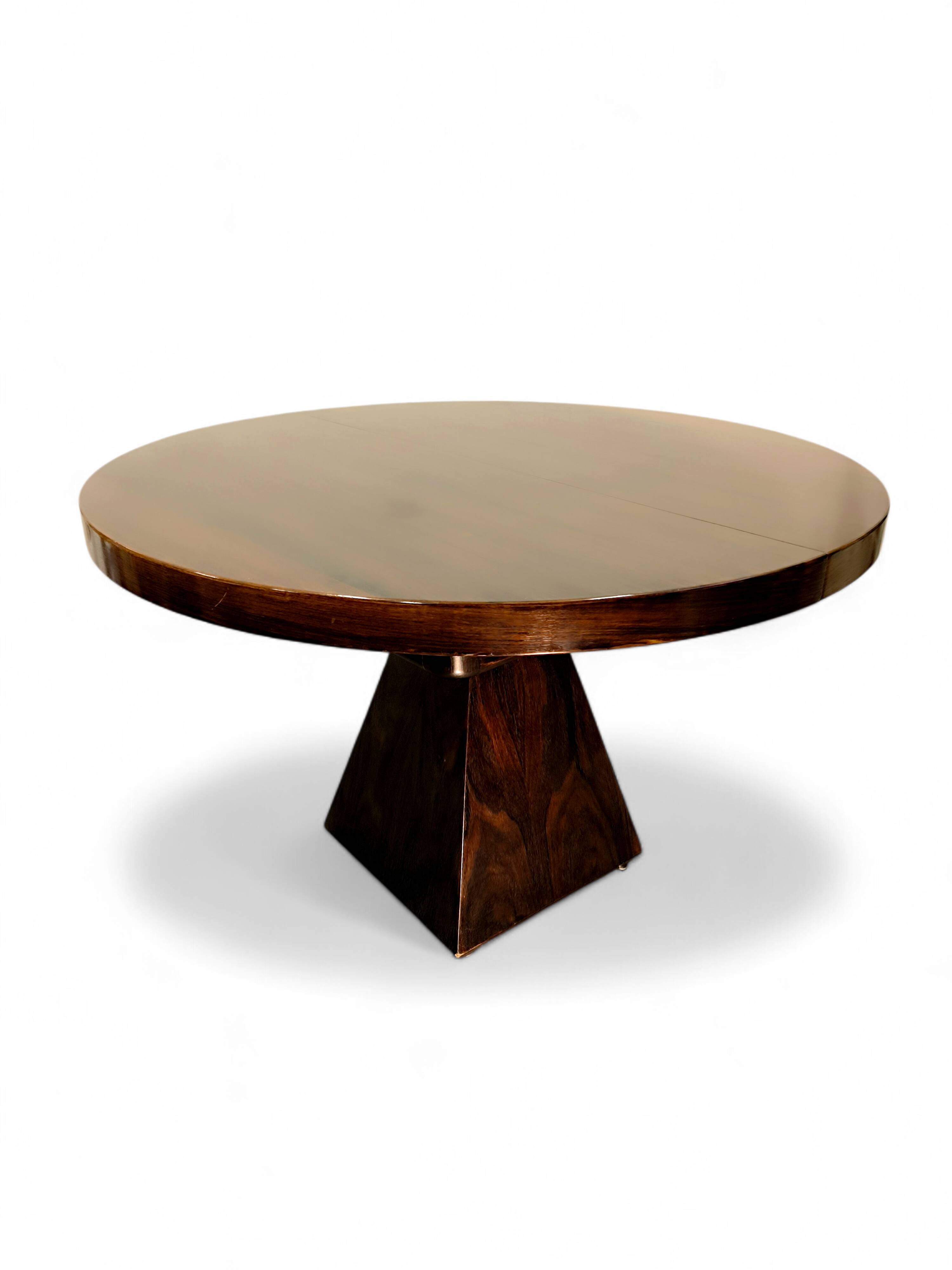 Extendable round table "Chelsea" by Vittorio Introini for Saporiti 1960