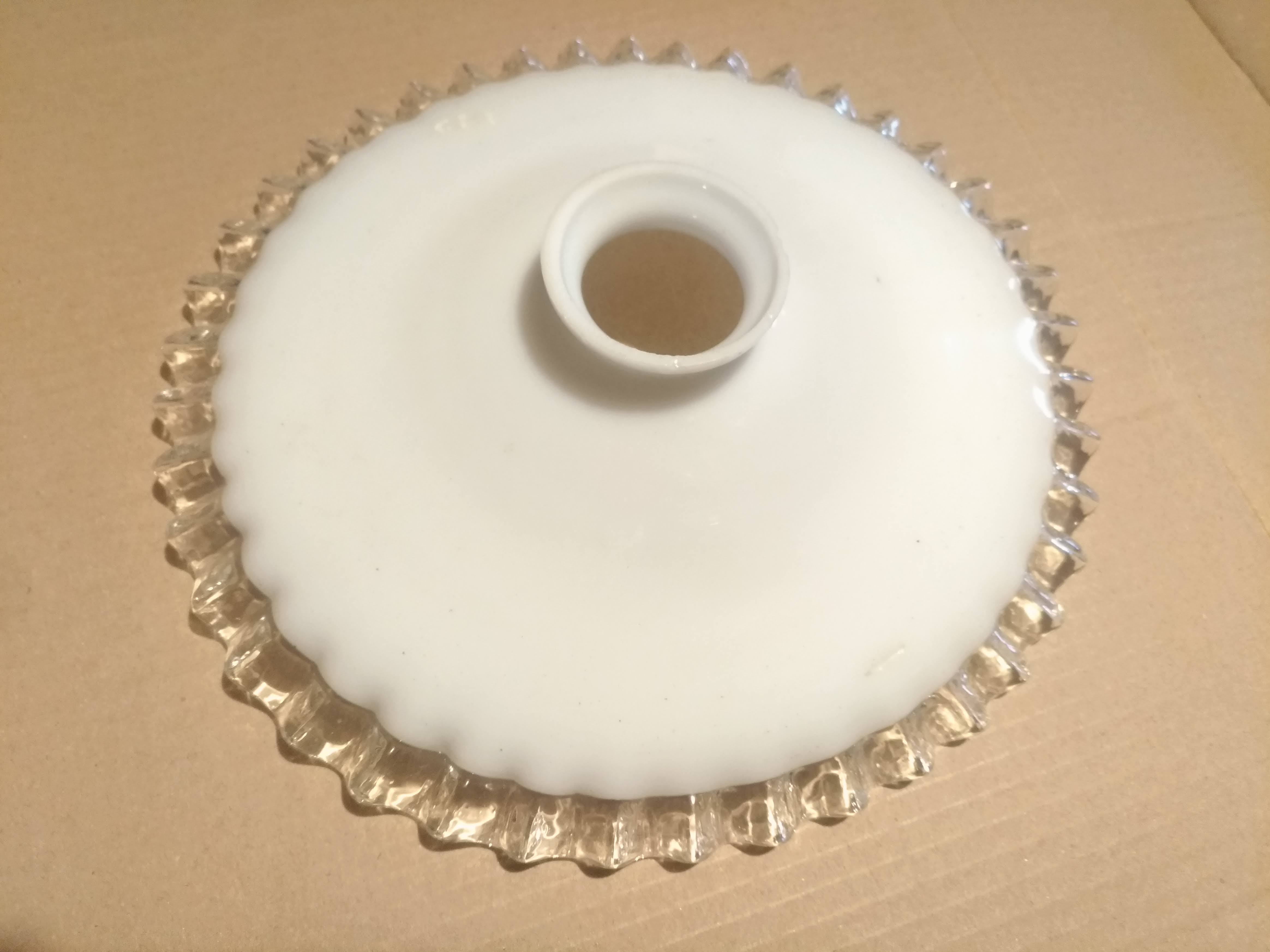 Serrated opaline lampshade cup