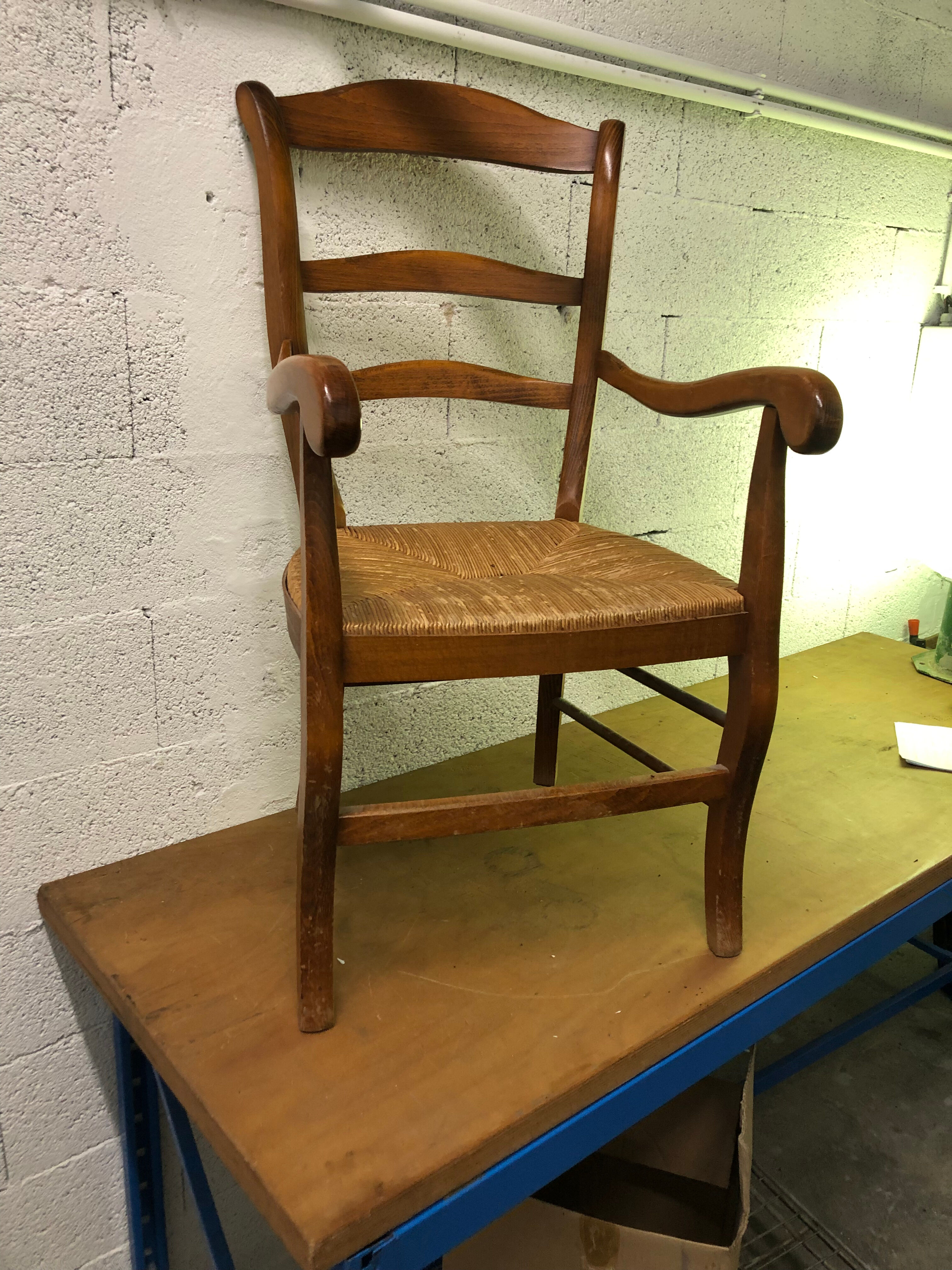 Fauteuil paillé ancien