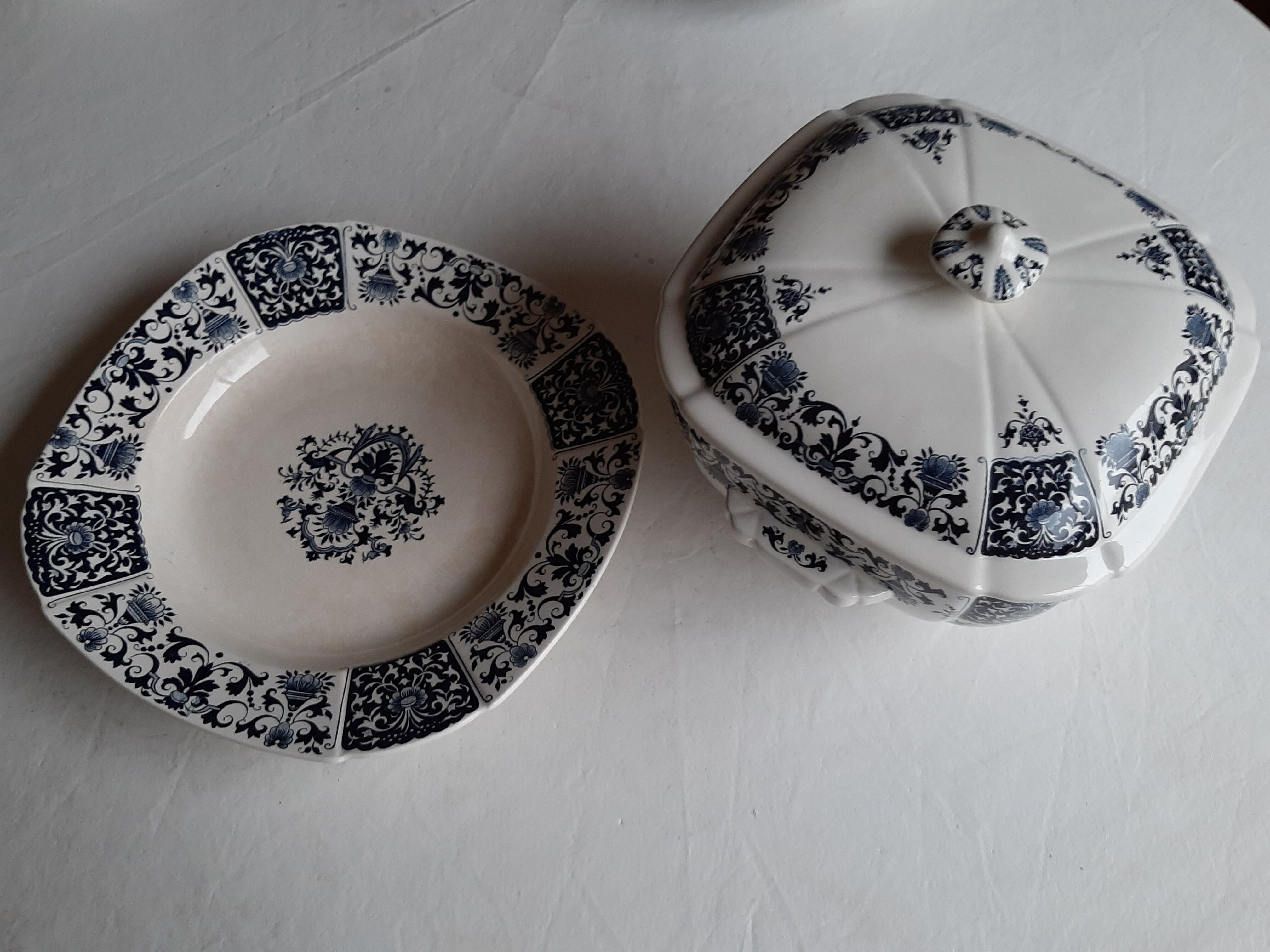 Gien Ibis blue square earthenware dish