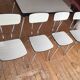 Table formica avec 4 chaises assorties