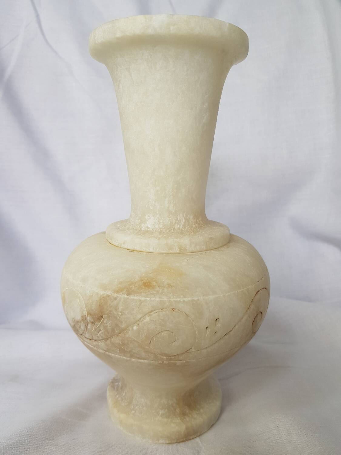 Vase en albâtre