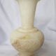Vase en albâtre