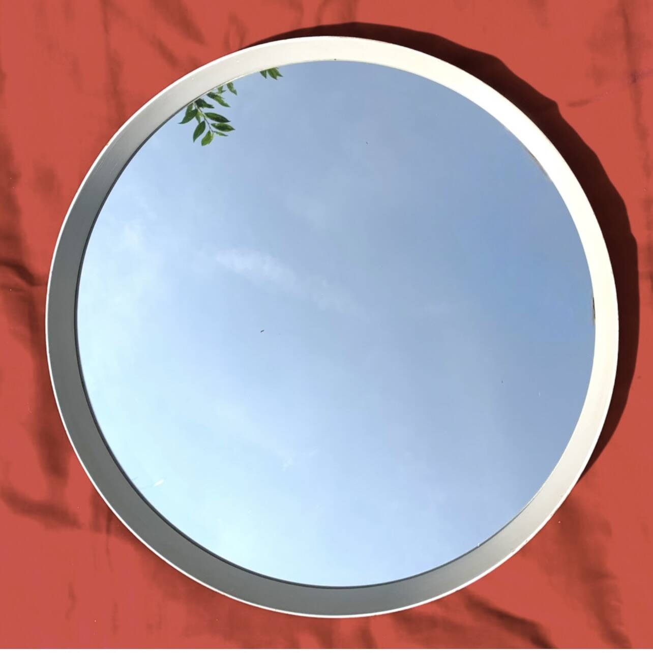 Vintage round mirror in white painted wood in one piece - 68 cm