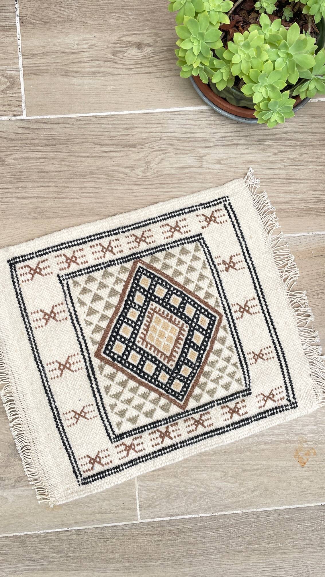 Vintage pure wool kilim rug
