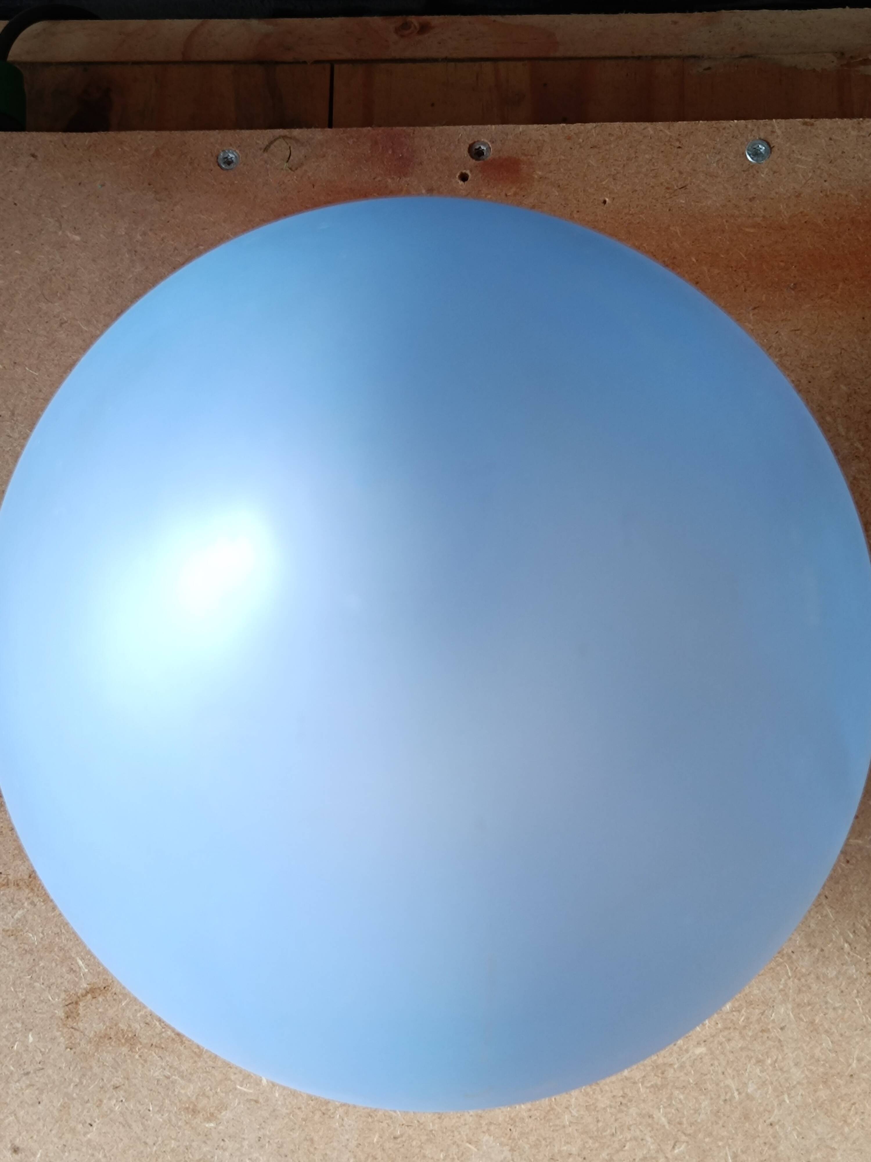 Uovo style ovoid lamp