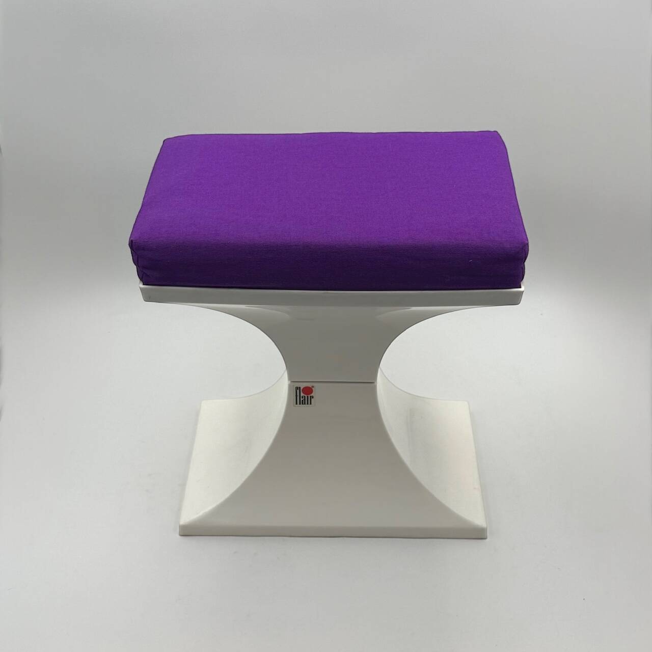Space Age Stool by Flair – 1970s Dutch Design in White and Purple