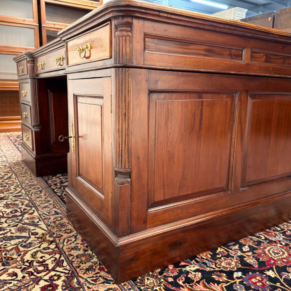 Bureau classique en cuir bordeaux Partnerdesk