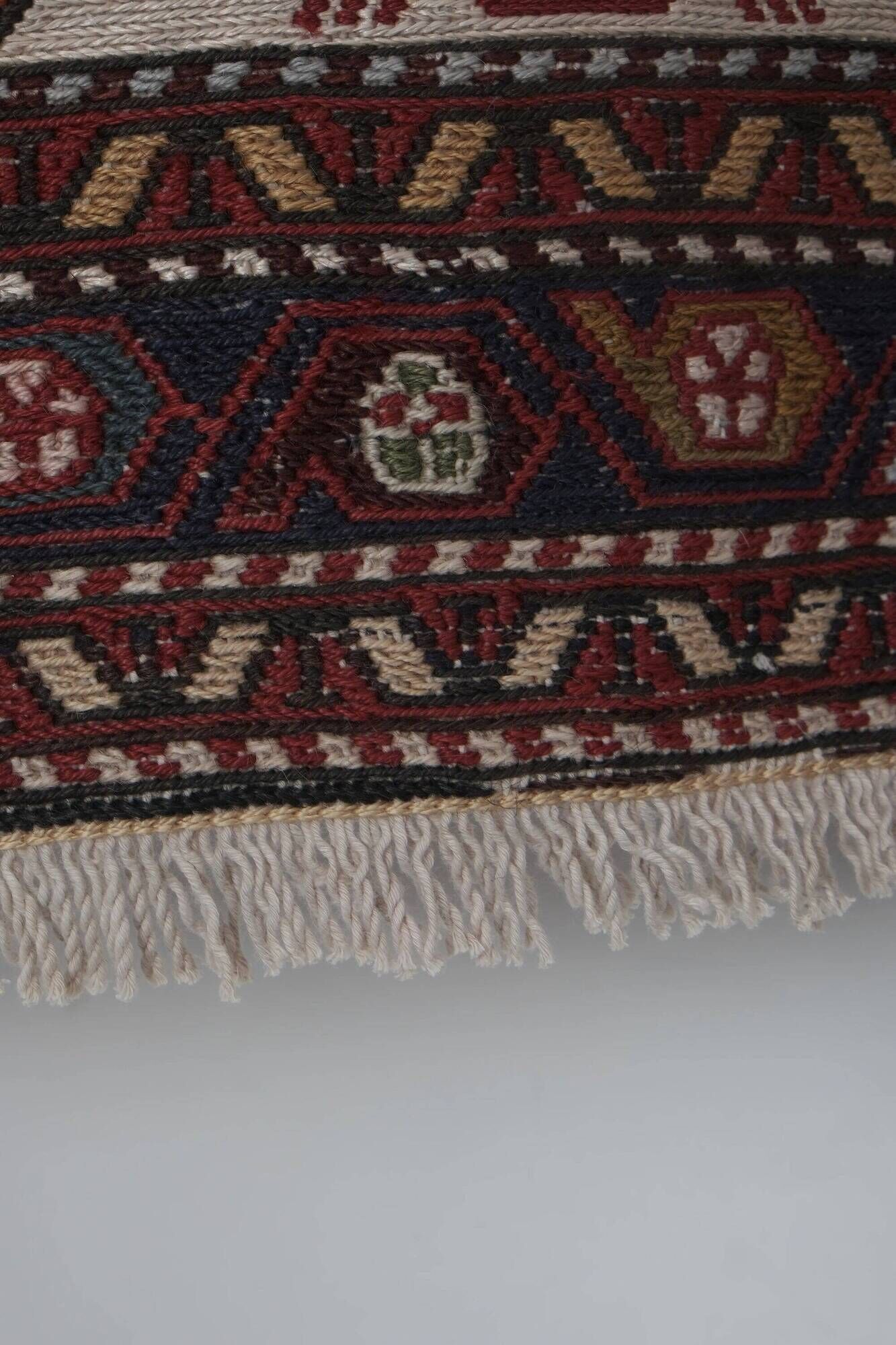 Vintage handmade Turkish rug 107x192 cm