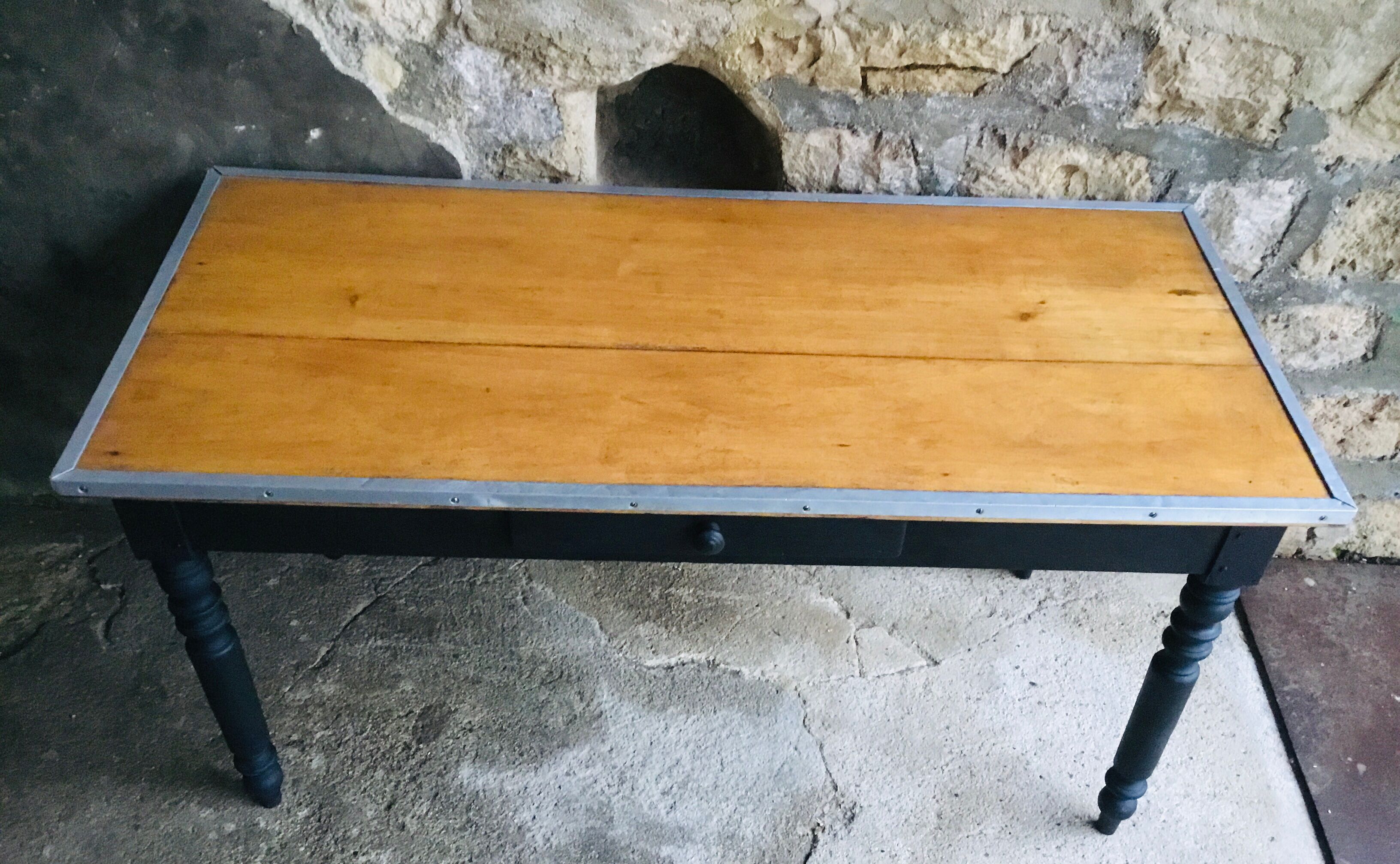 Black pietement farm table - metal strapping - turned feet - 20th century