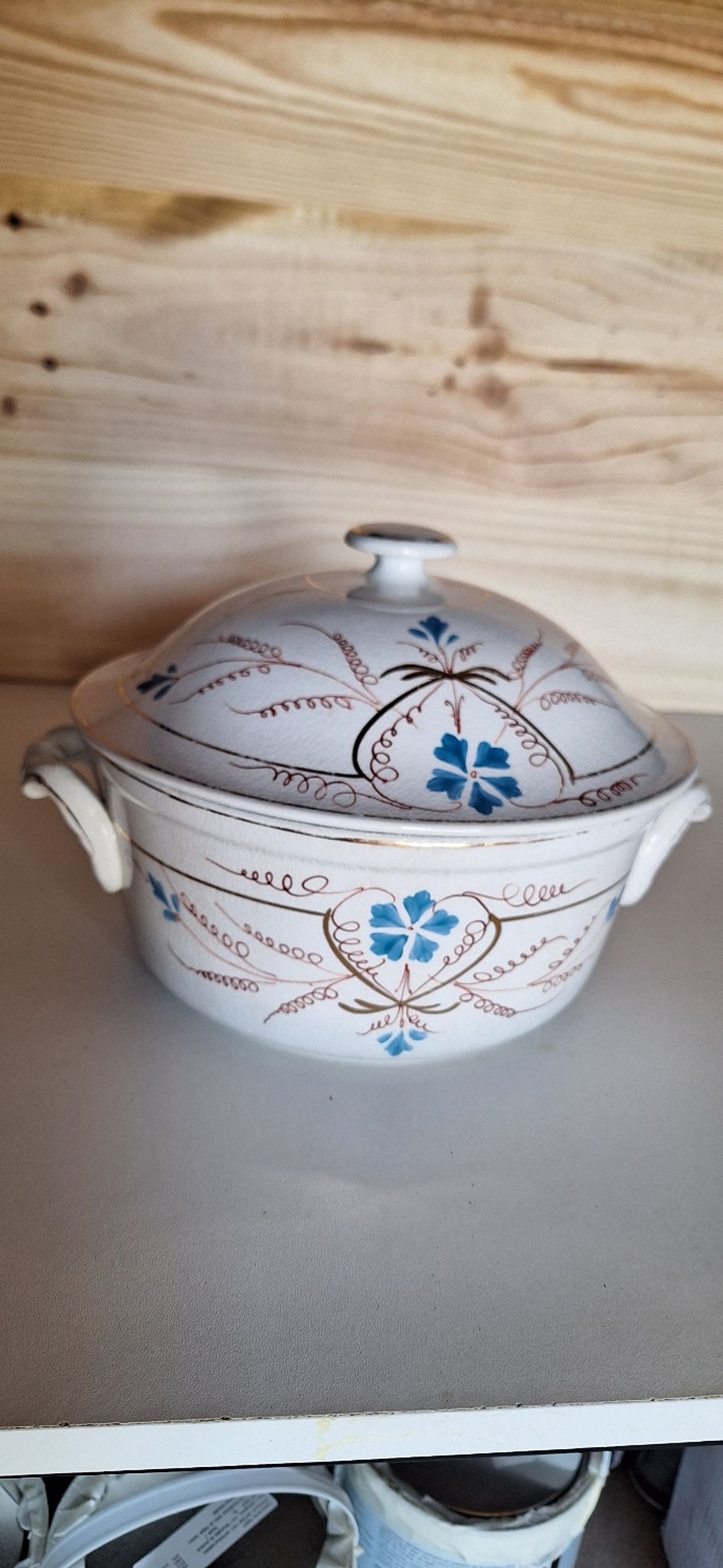 Soupière opaque de lunéville