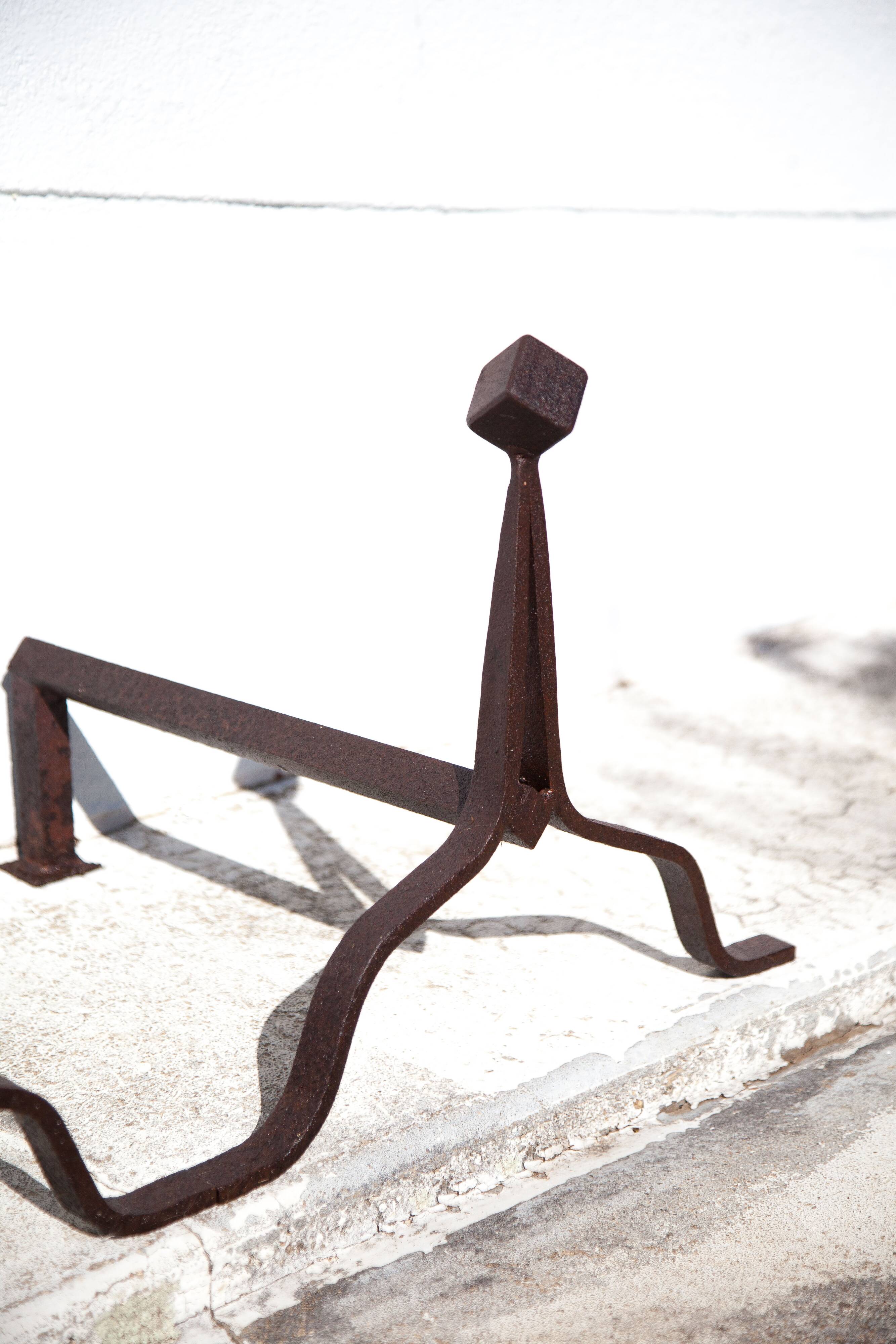 Chenets de cheminée en fonte, moderniste, brutaliste, accessoires cheminée,andirons