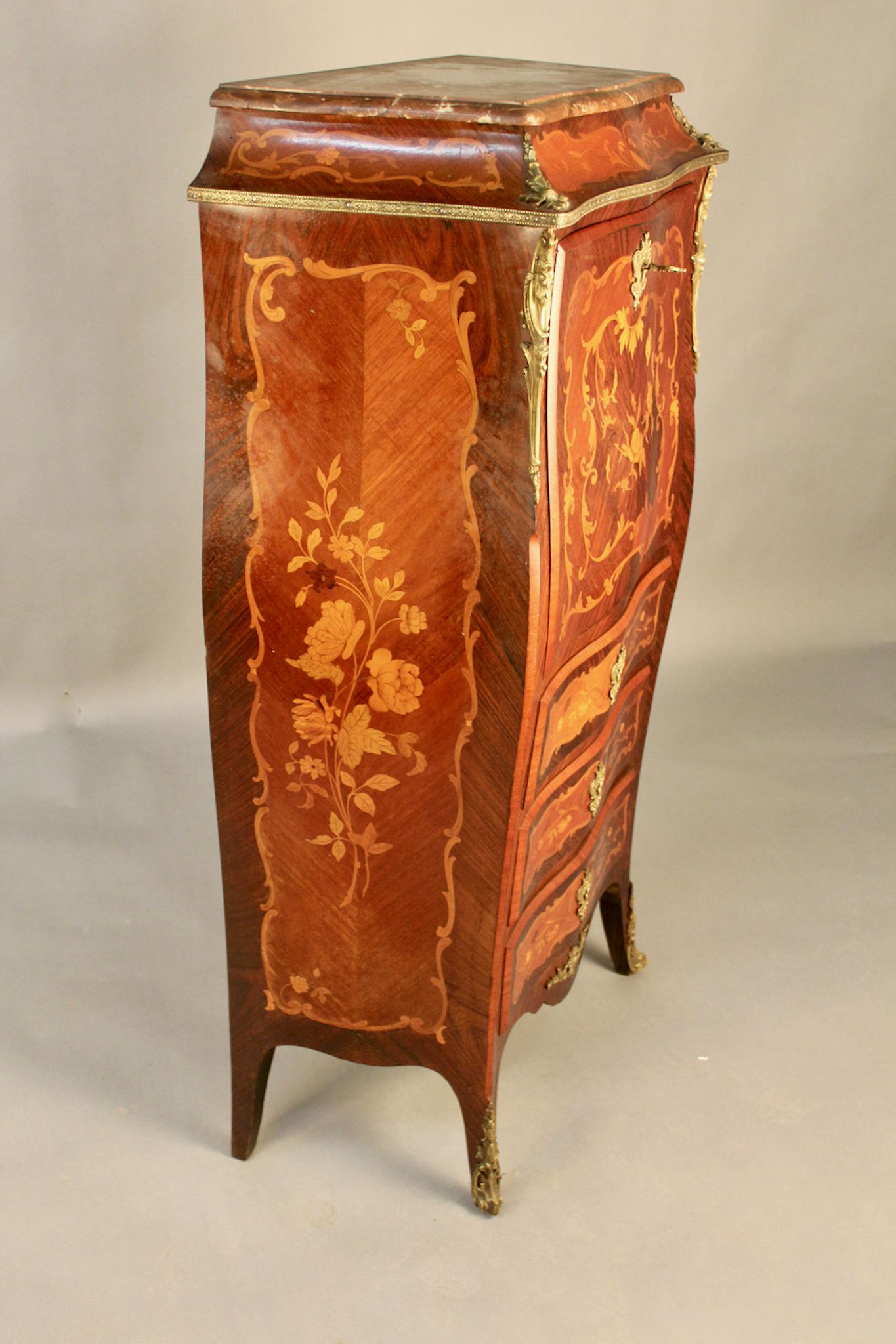 Secrétaire de dame marqueté galbé de style Louis XV