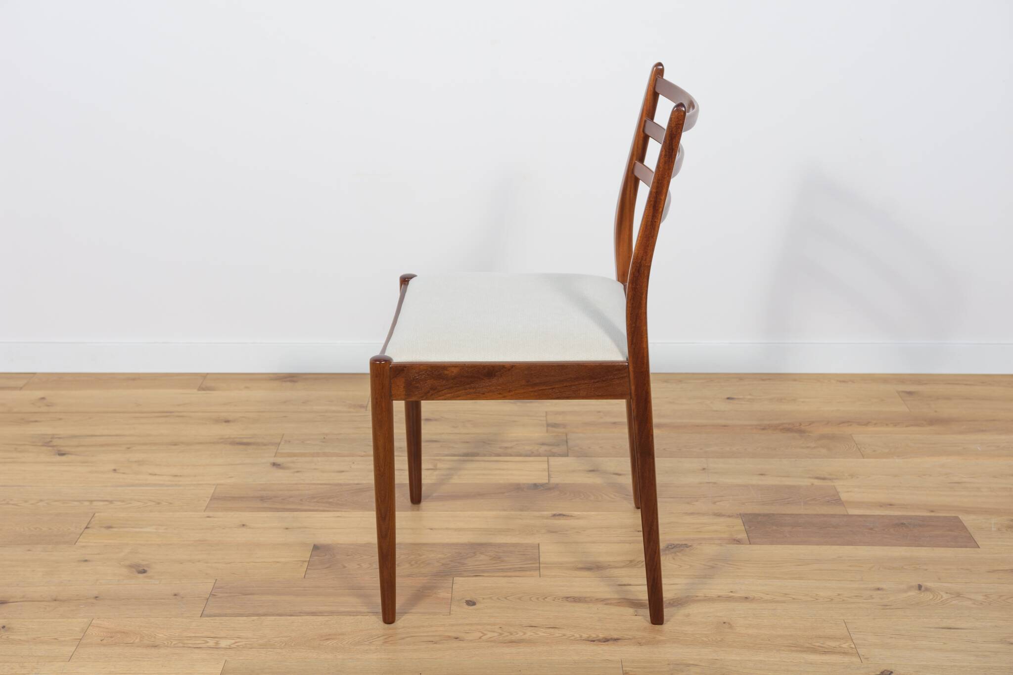 Set of 8 teak dining chairs by Victor Wlkins for G-Plan, 1960s