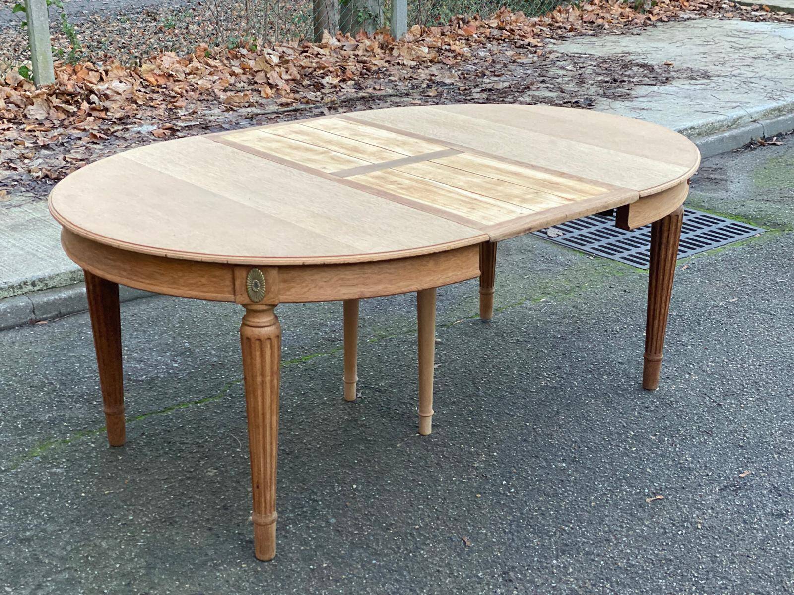 Renovated round Art Deco dining table in solid oak, 1950, 230cm extendable.