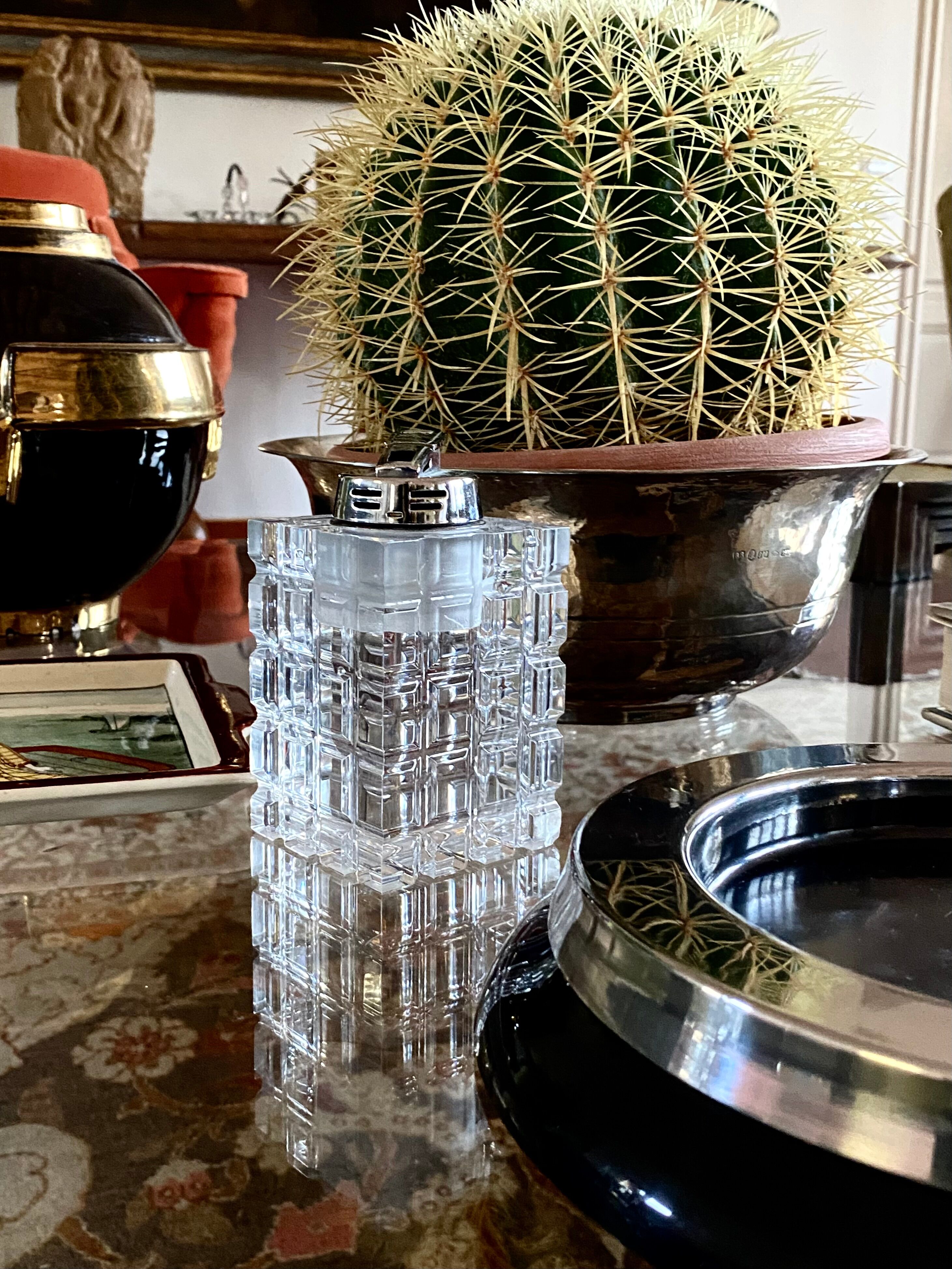 Clear Lucite table lighter, Italy 1970s