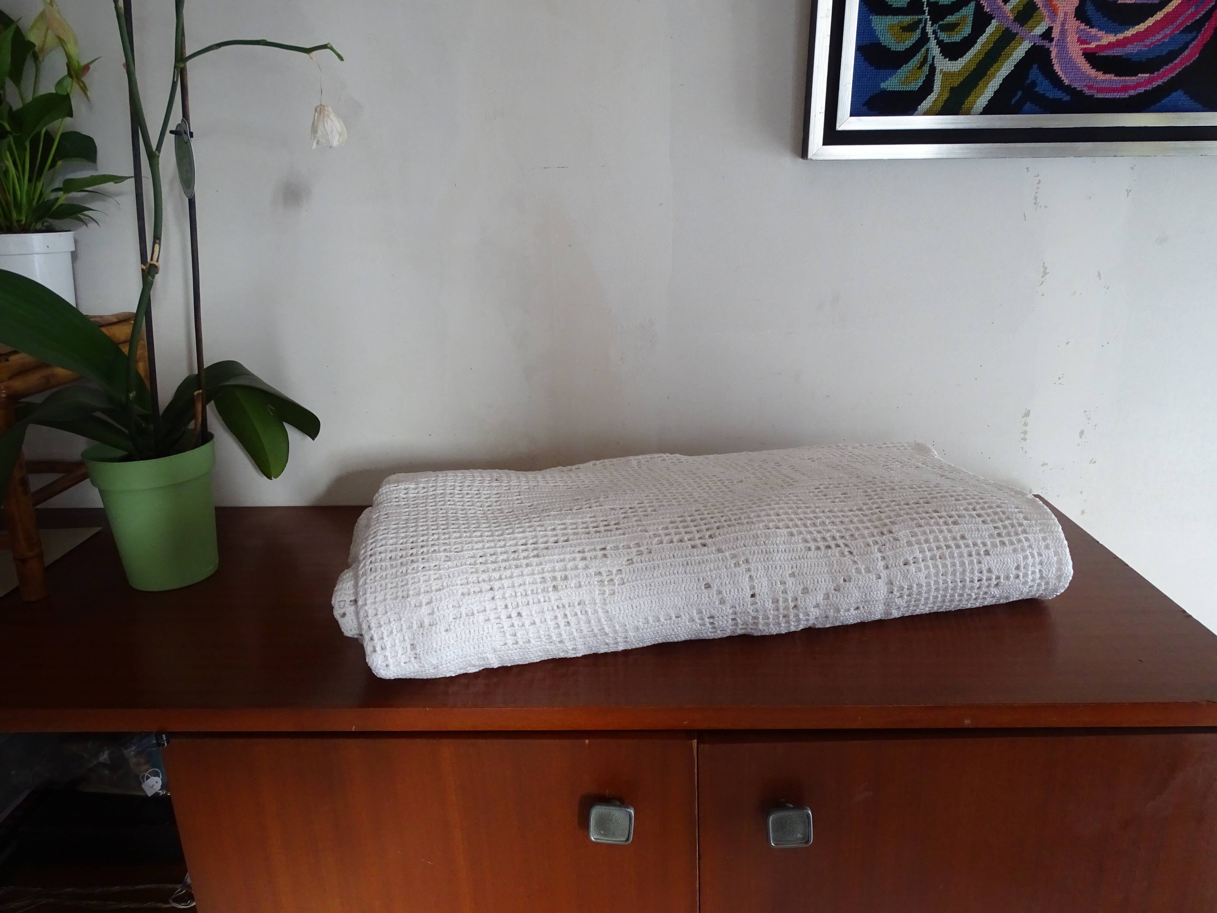 Antique crochet bed cover 240 x 190 cm