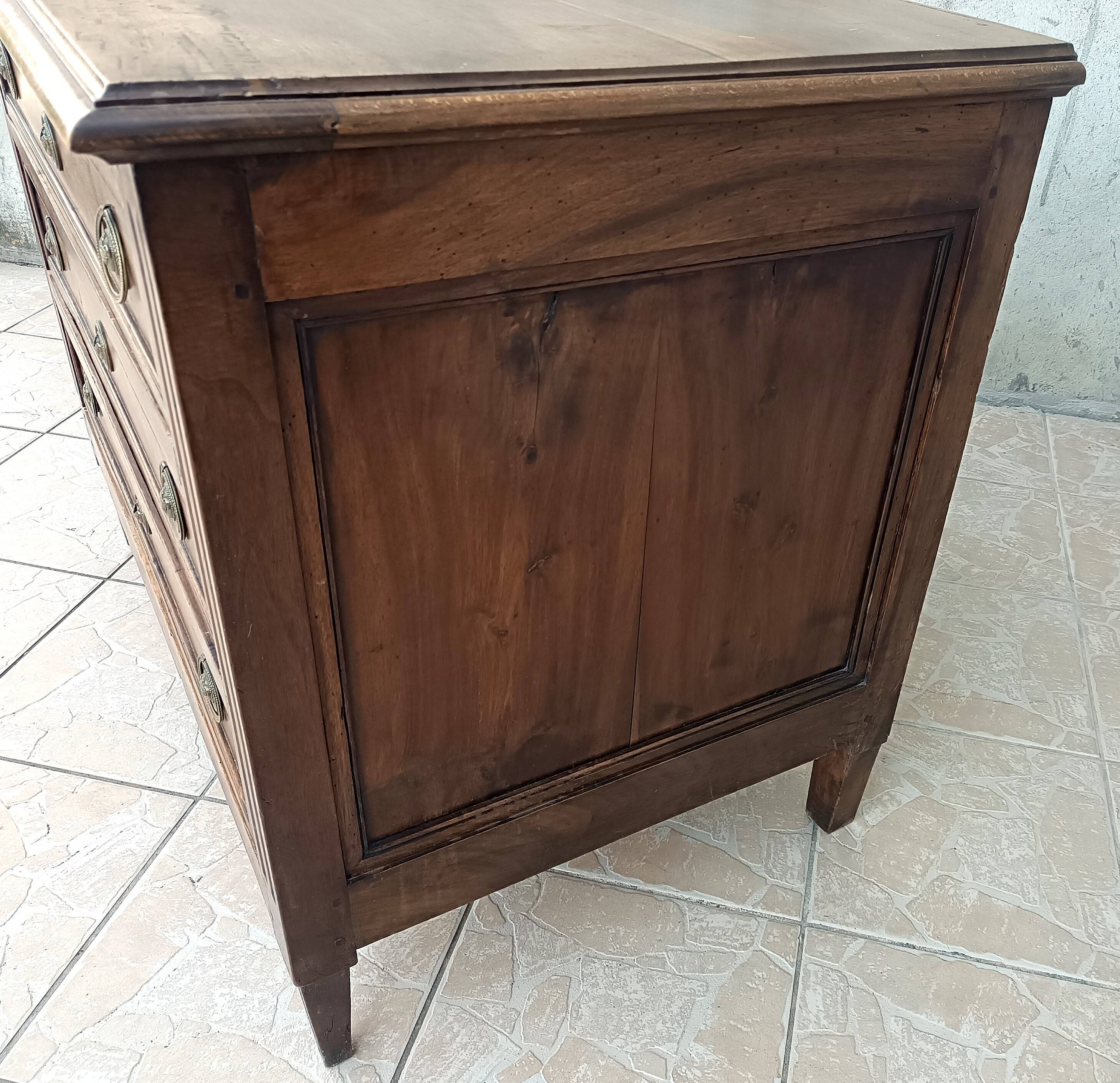 Louis XVI chest of drawers in walnut, 19th century