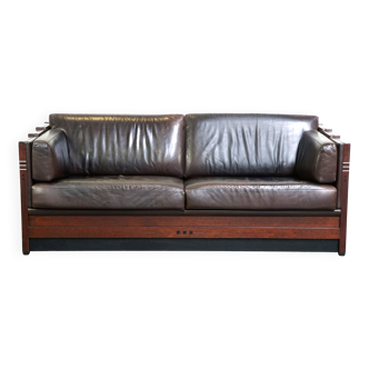 Canapé design 2,5 places Schuitema Art Déco en cuir modèle Baldwin d'une belle couleur marron foncé