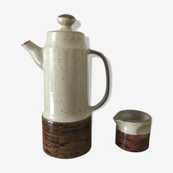 Two-tone sandstone teapot with its milk pot