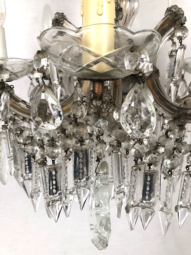 Chandelier with pendeloques tassels and glass pads