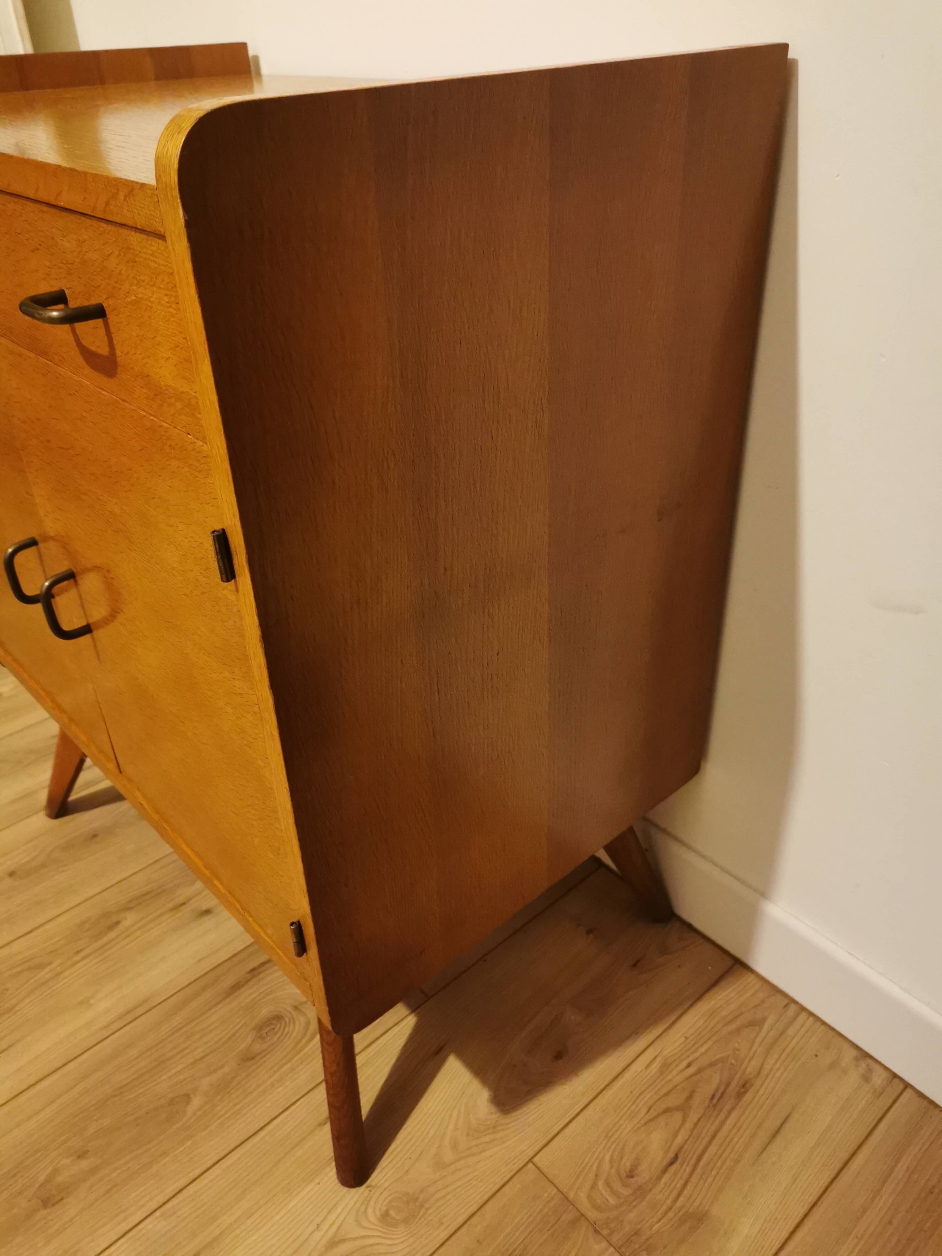 Meuble de rangement des années 50 en chêne