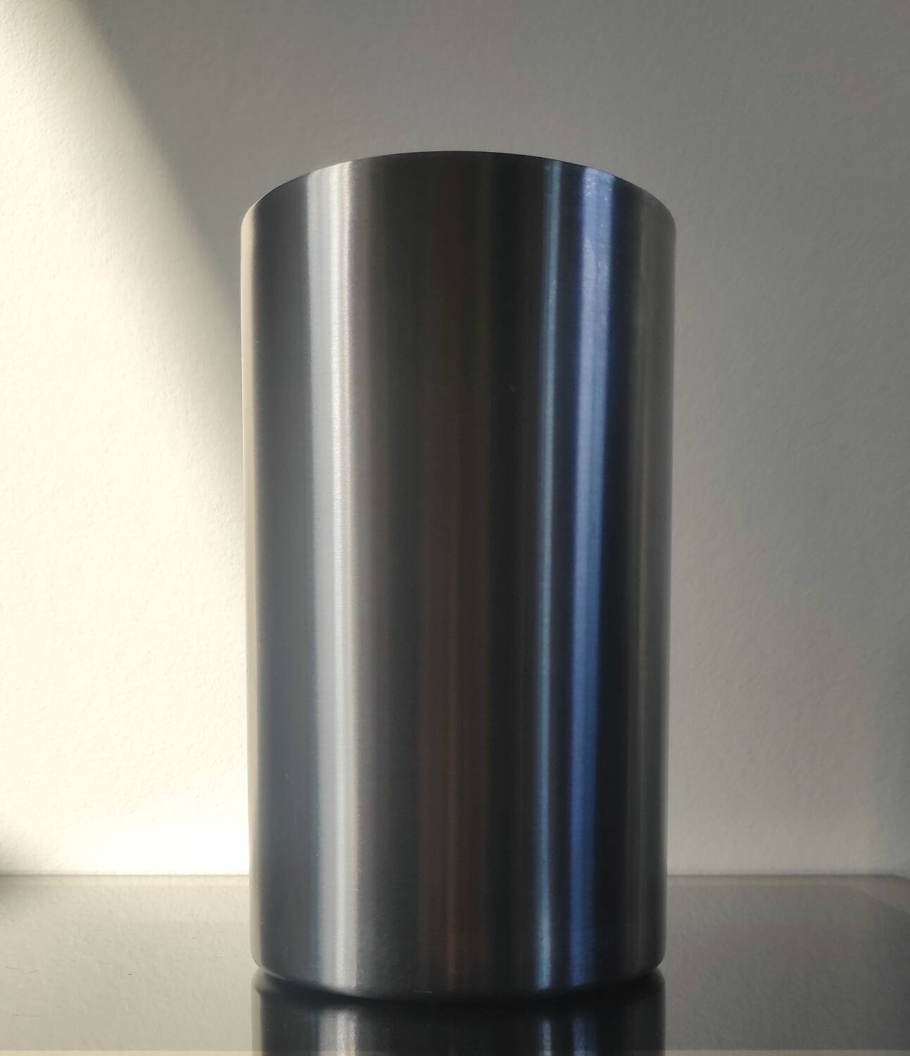 Brushed stainless steel wine cooler – Vintage sleek design