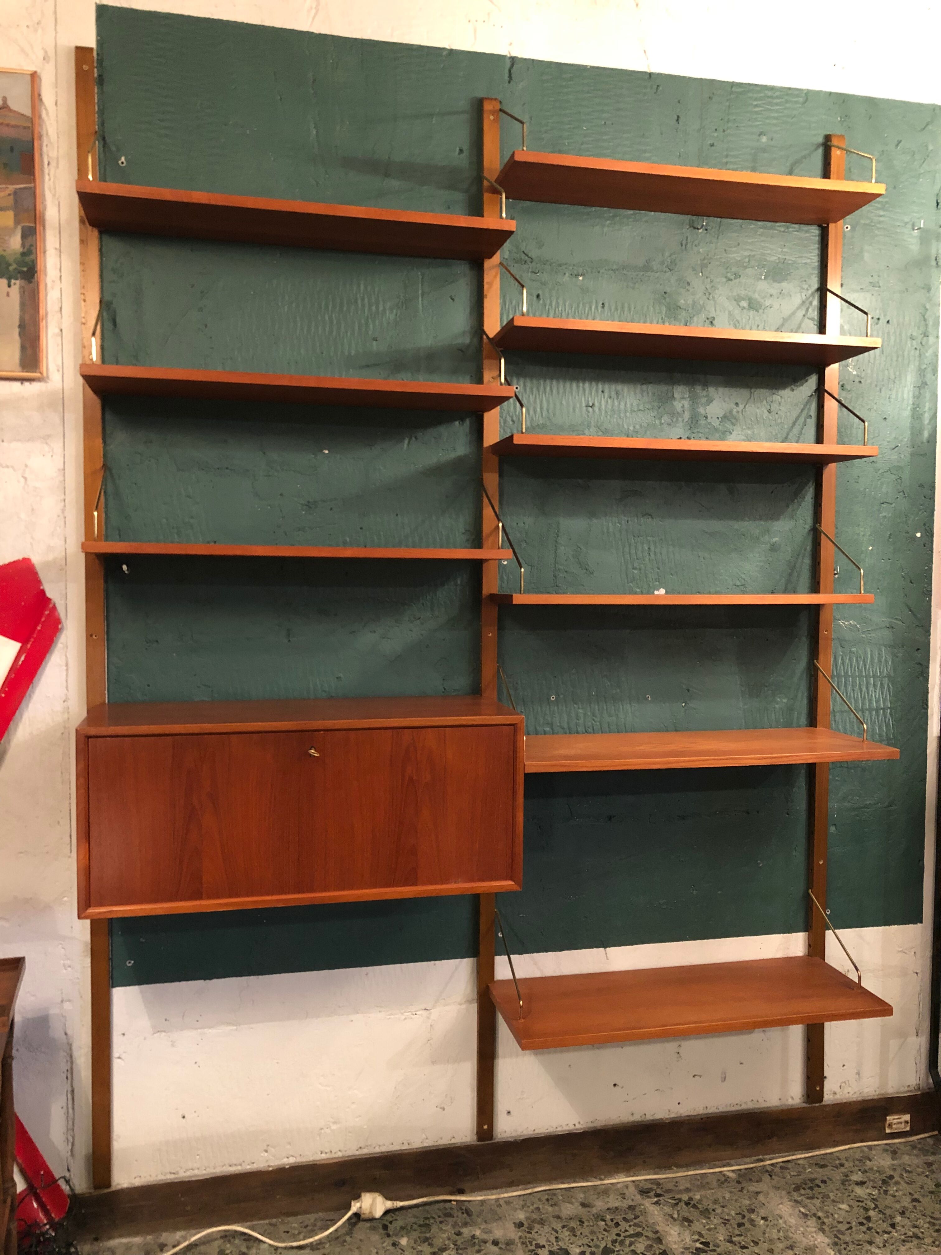 Poul Cadovius wall bookcase in teak