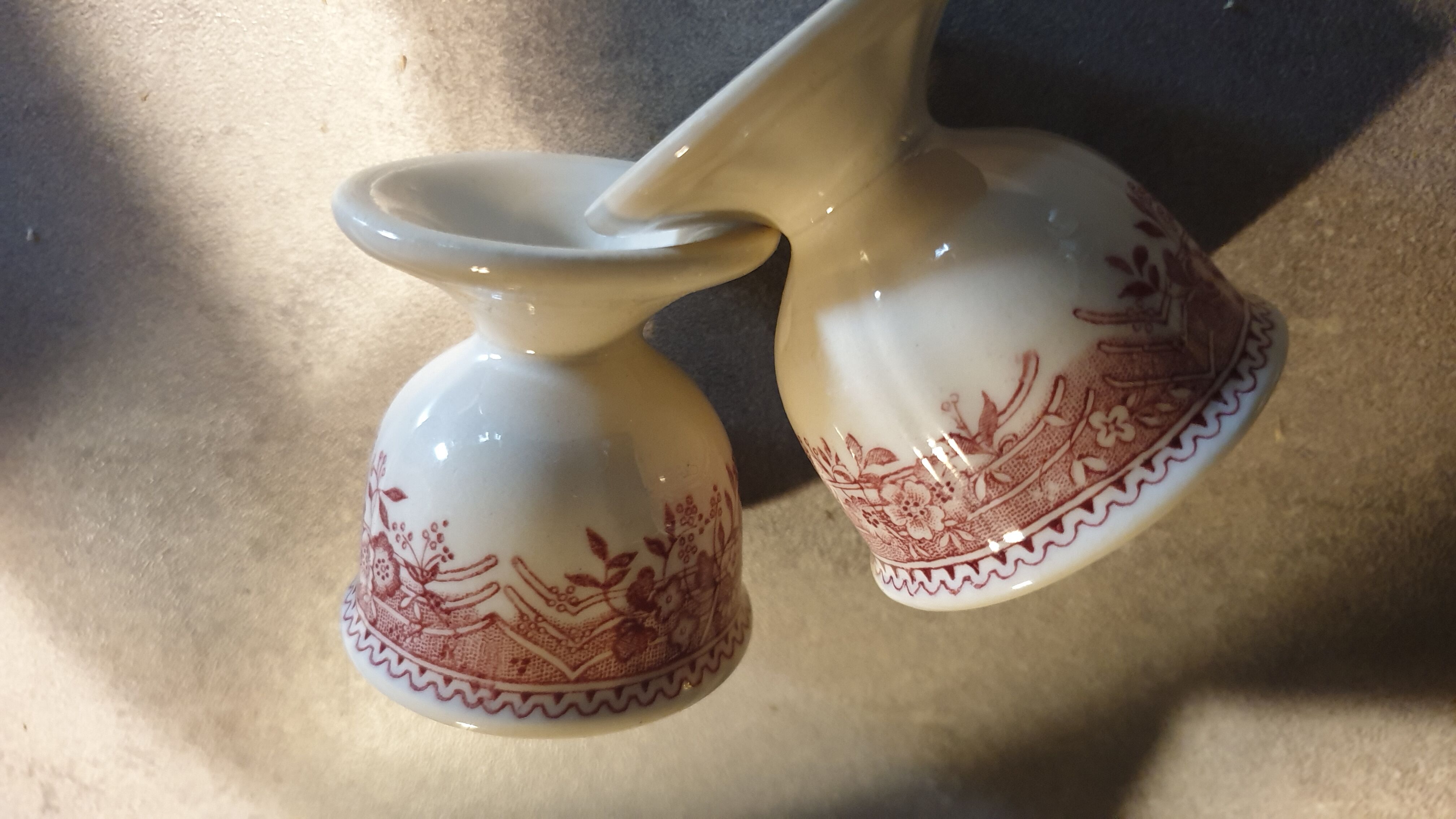 2 cockroaches BURGENLAND VILLEROY AND BOCH