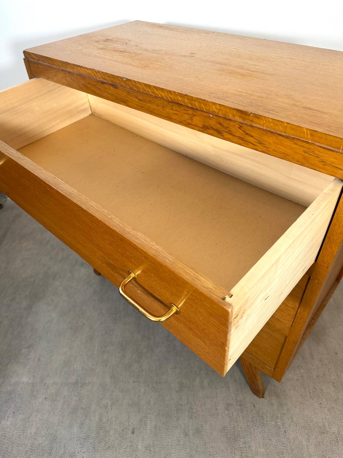 Commode vintage pieds compas