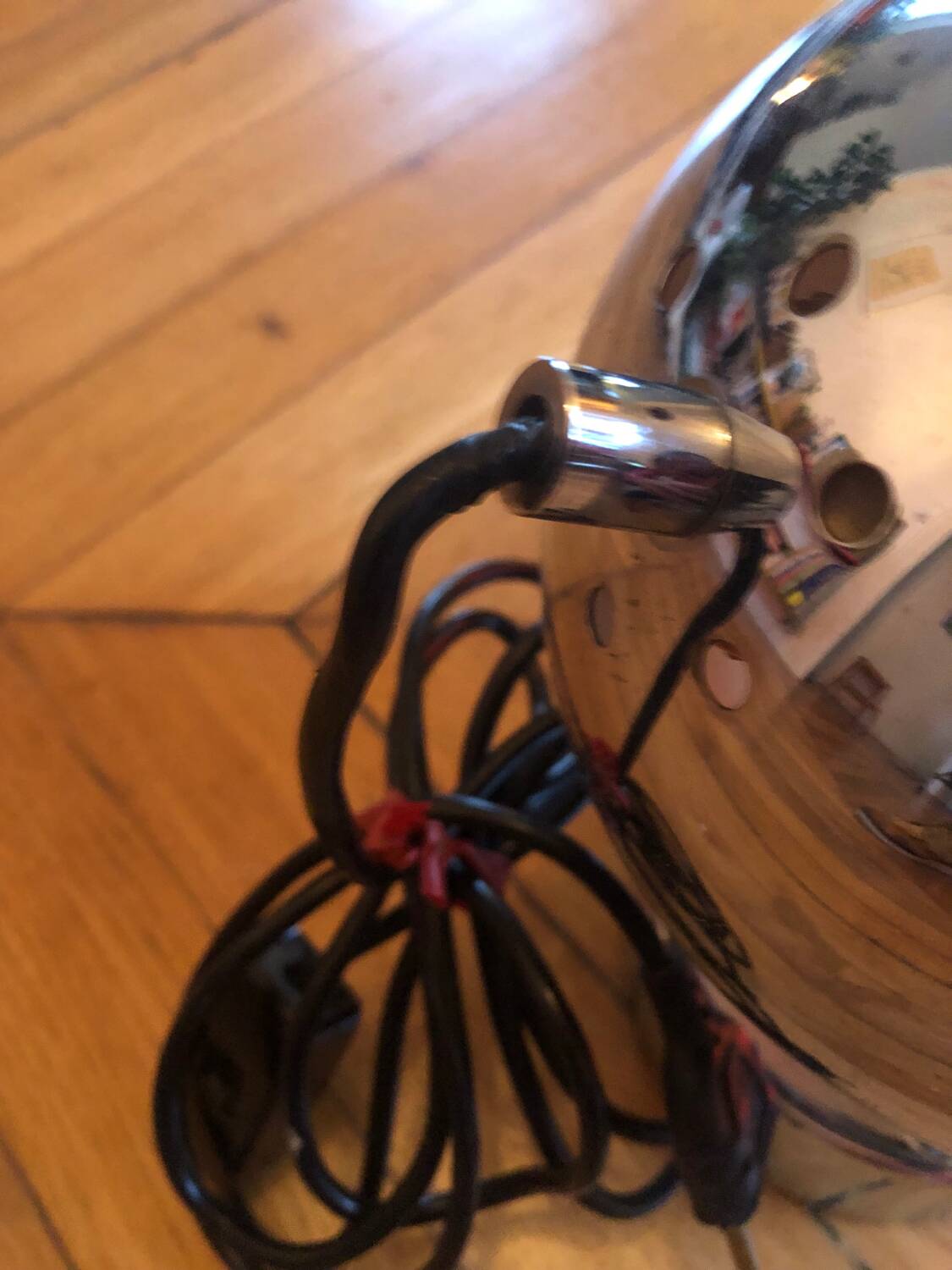 Eye ball table lamp