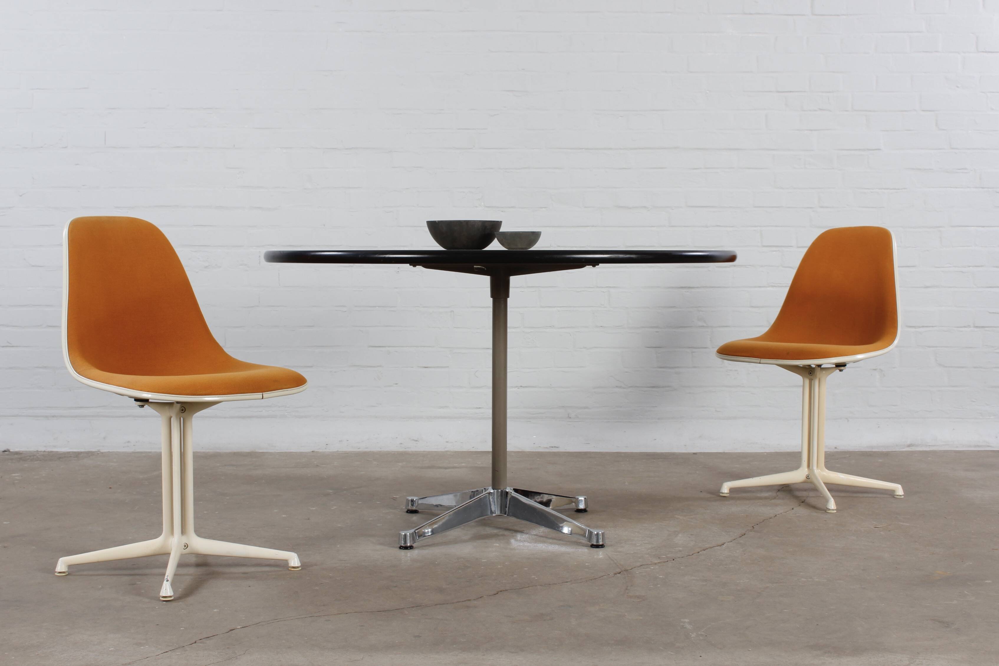 Eames dining table contract table Herman Miller Vitra